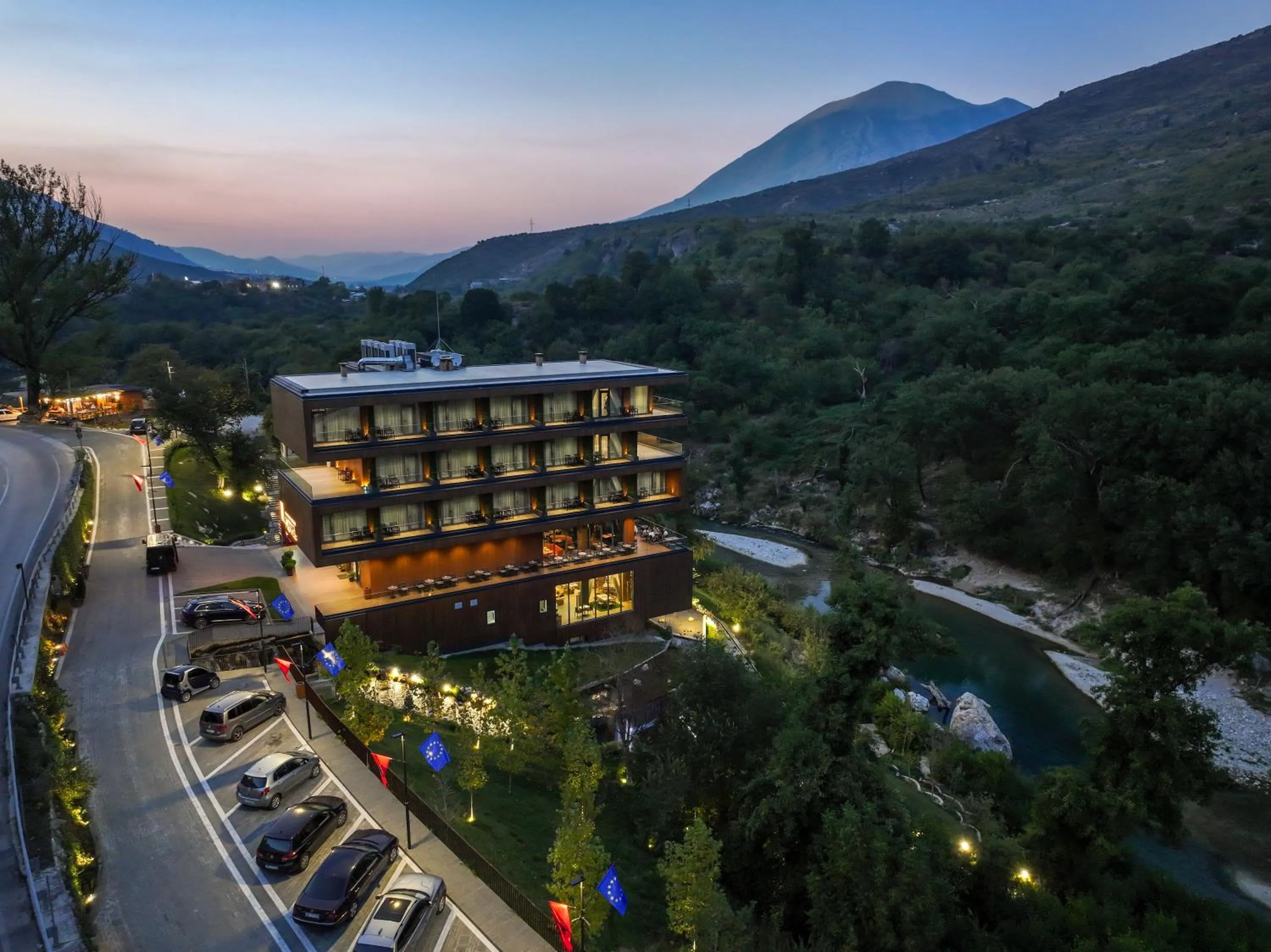 Property building in Hotel Uji Ftohte Tepelene