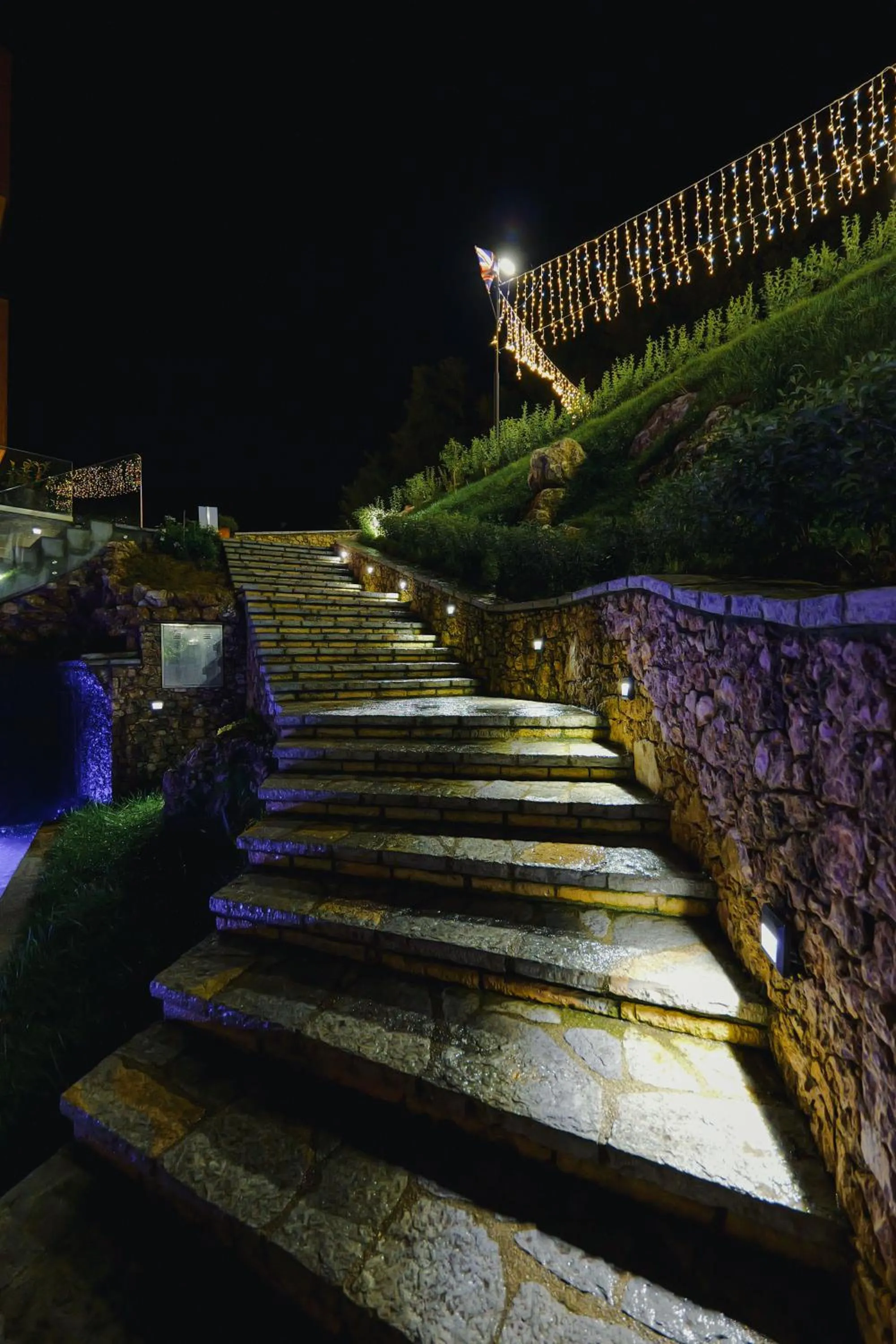 Night in Hotel Uji Ftohte Tepelene