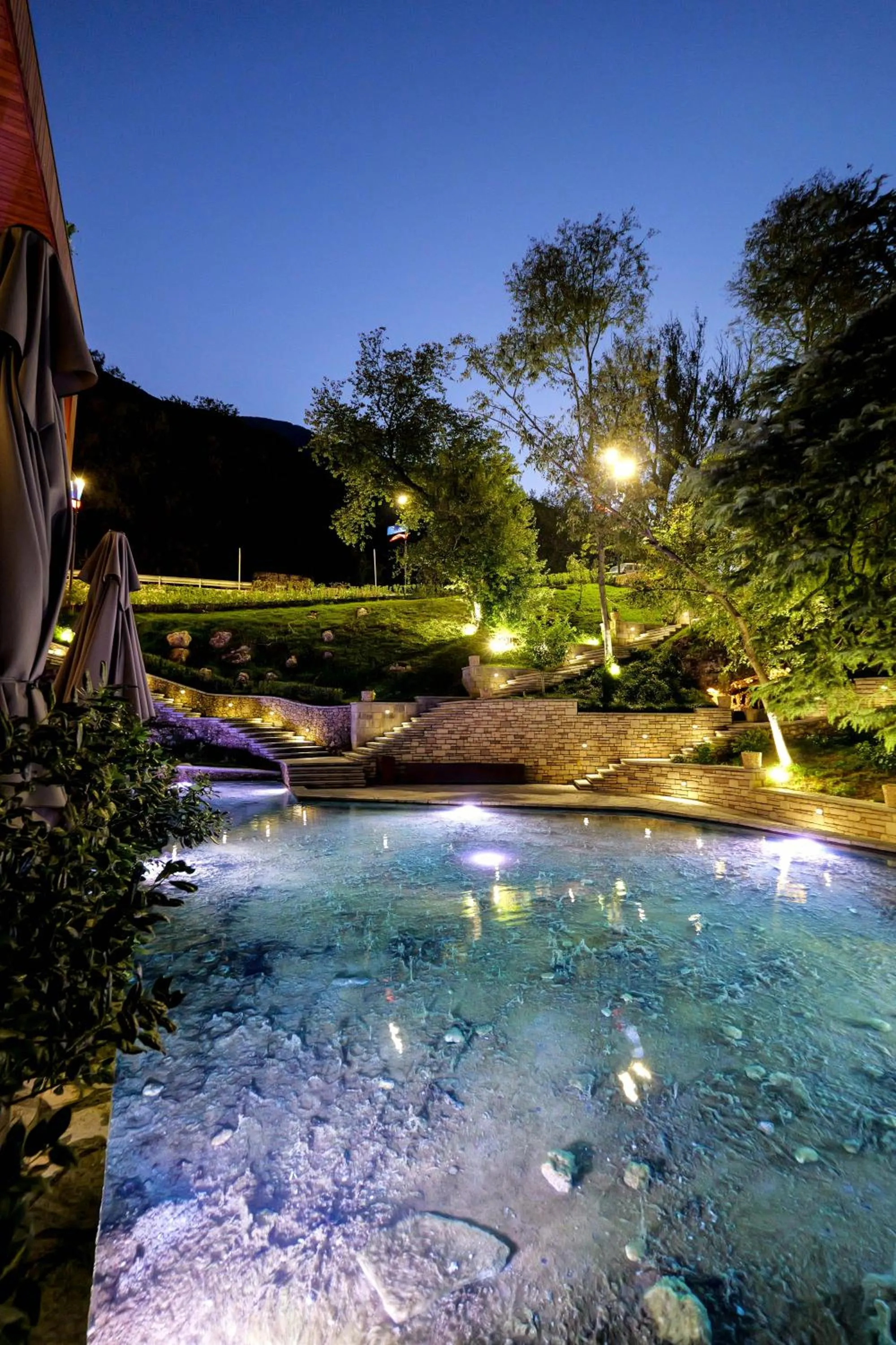 Night in Hotel Uji Ftohte Tepelene