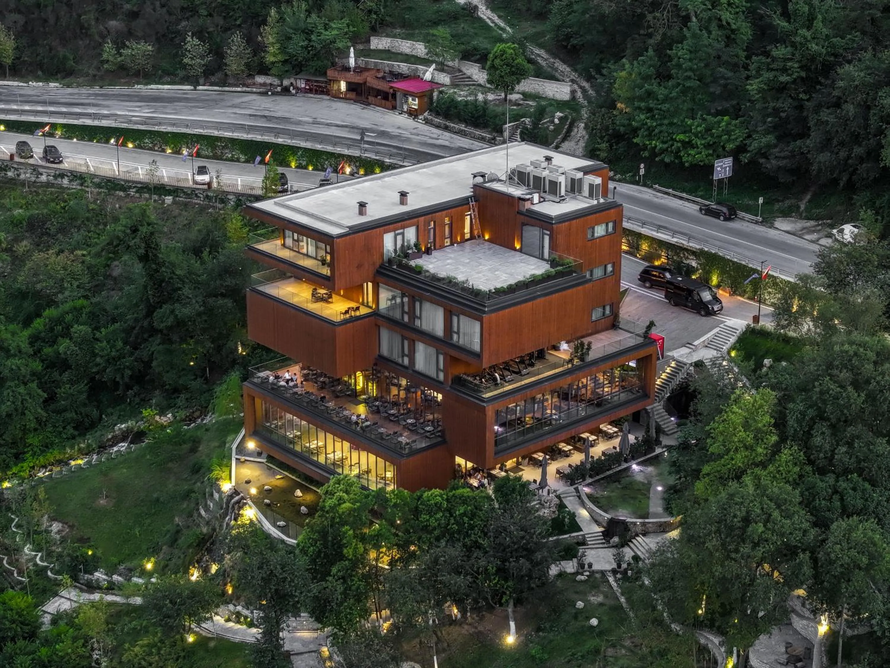 Property building in Hotel Uji Ftohte Tepelene