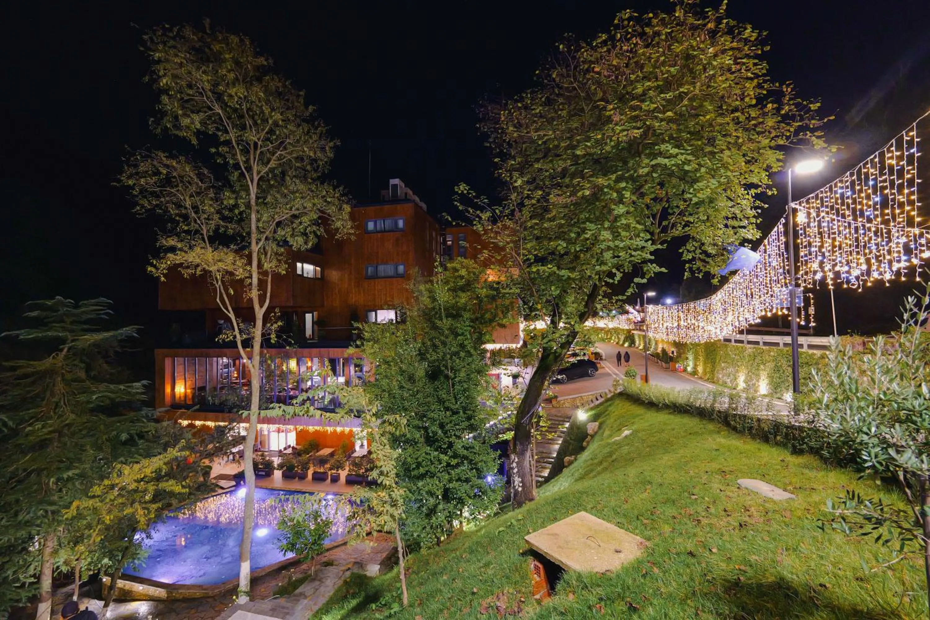 Night in Hotel Uji Ftohte Tepelene