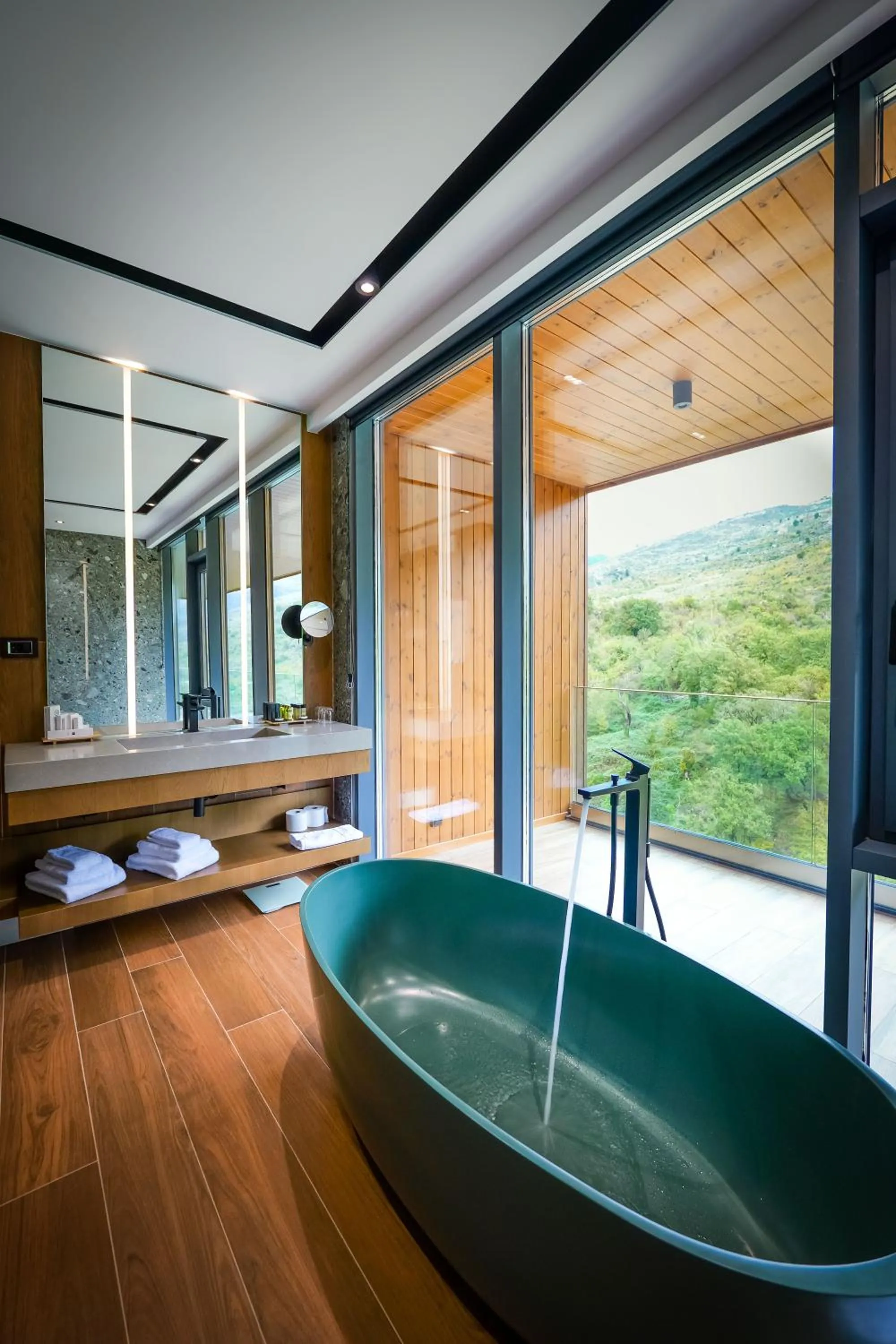 Hot Tub in Hotel Uji Ftohte Tepelene