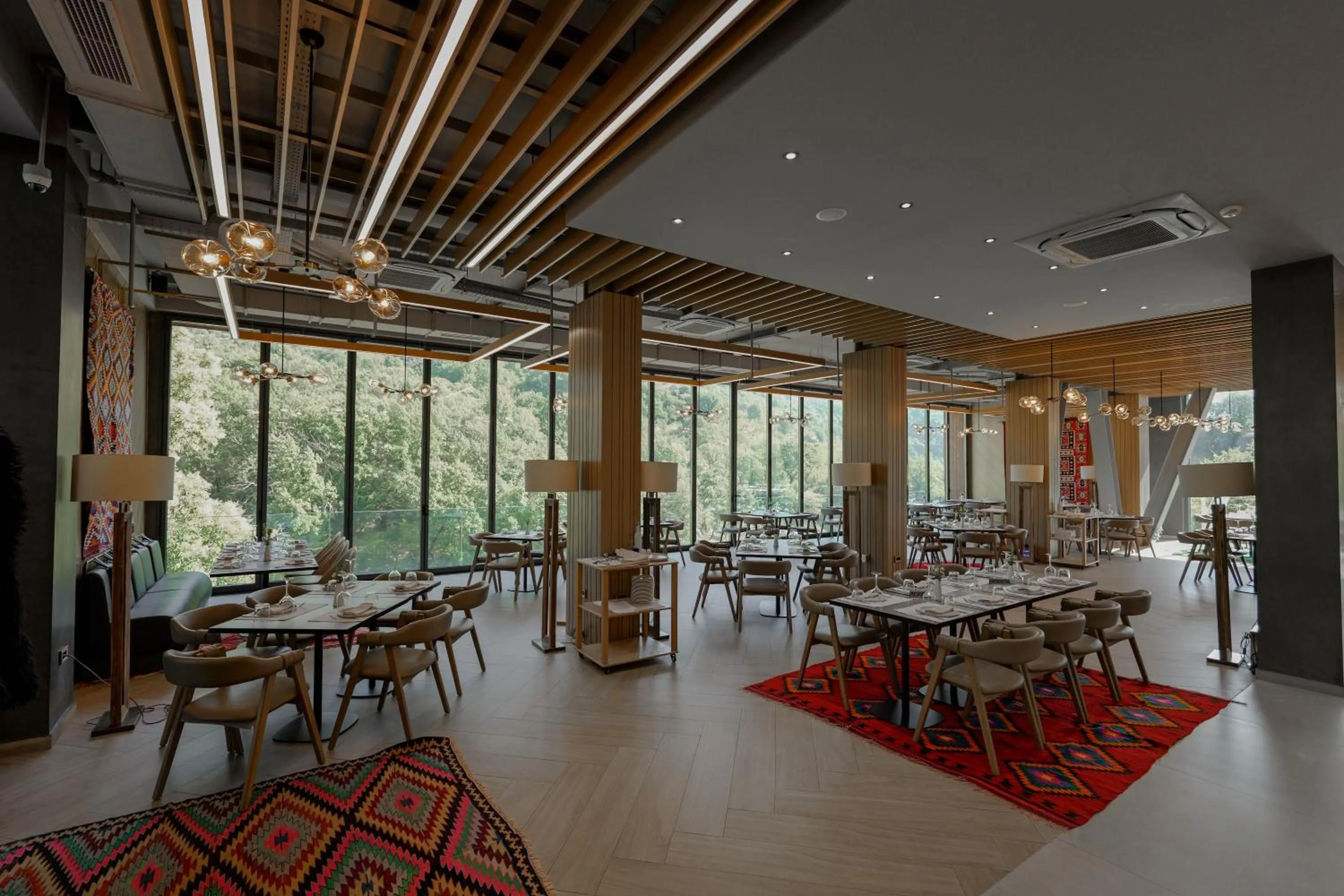 Restaurant/places to eat in Hotel Uji Ftohte Tepelene