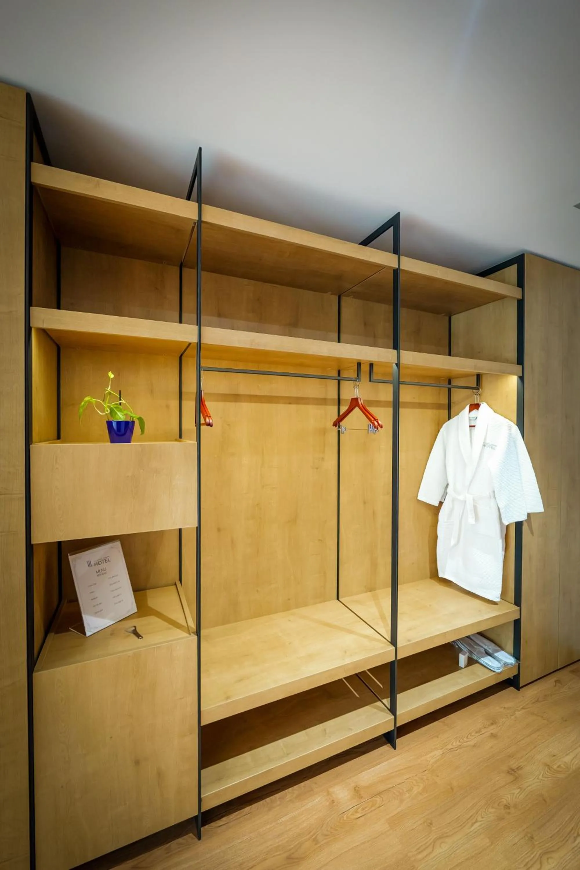 wardrobe in Hotel Uji Ftohte Tepelene