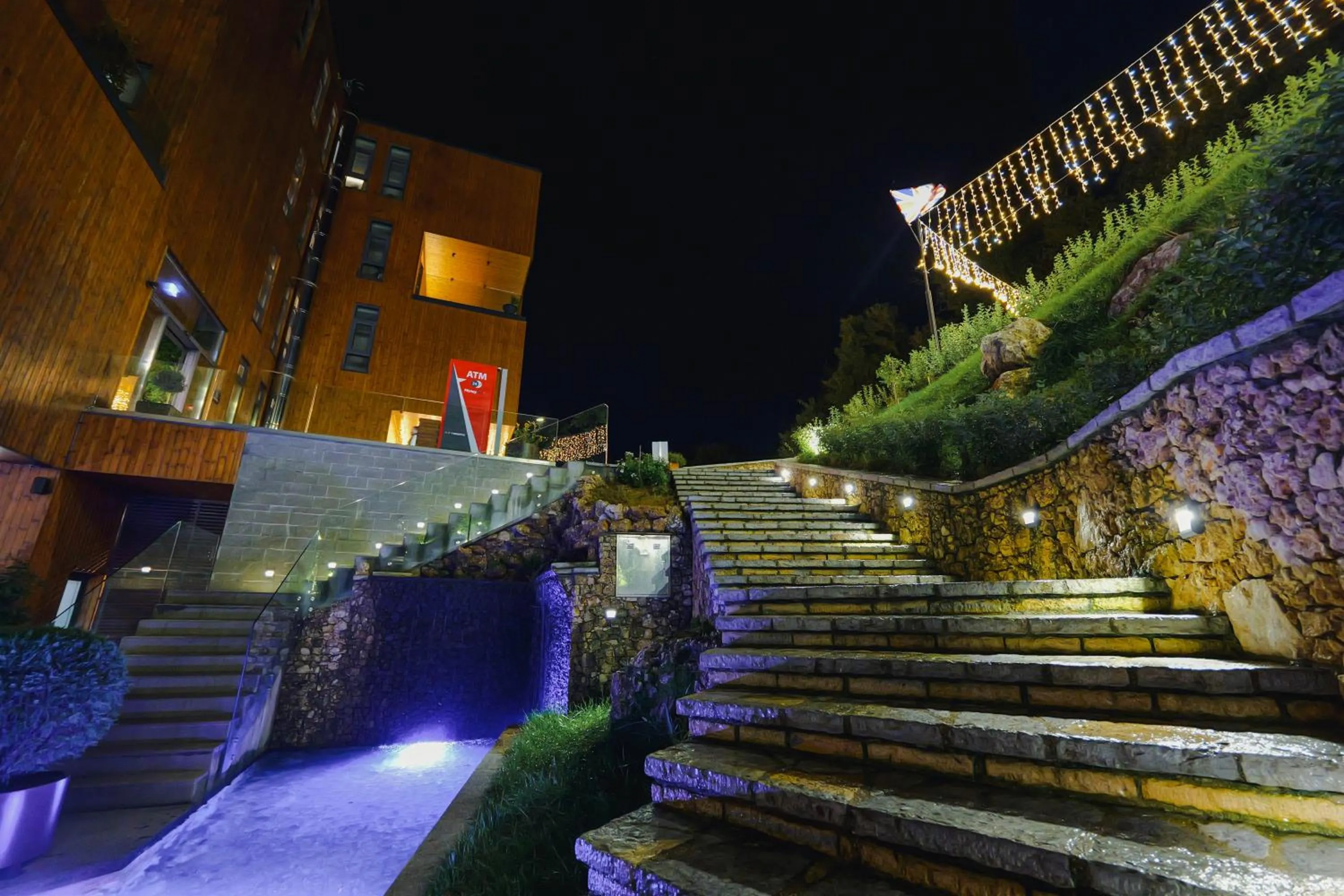 Night in Hotel Uji Ftohte Tepelene