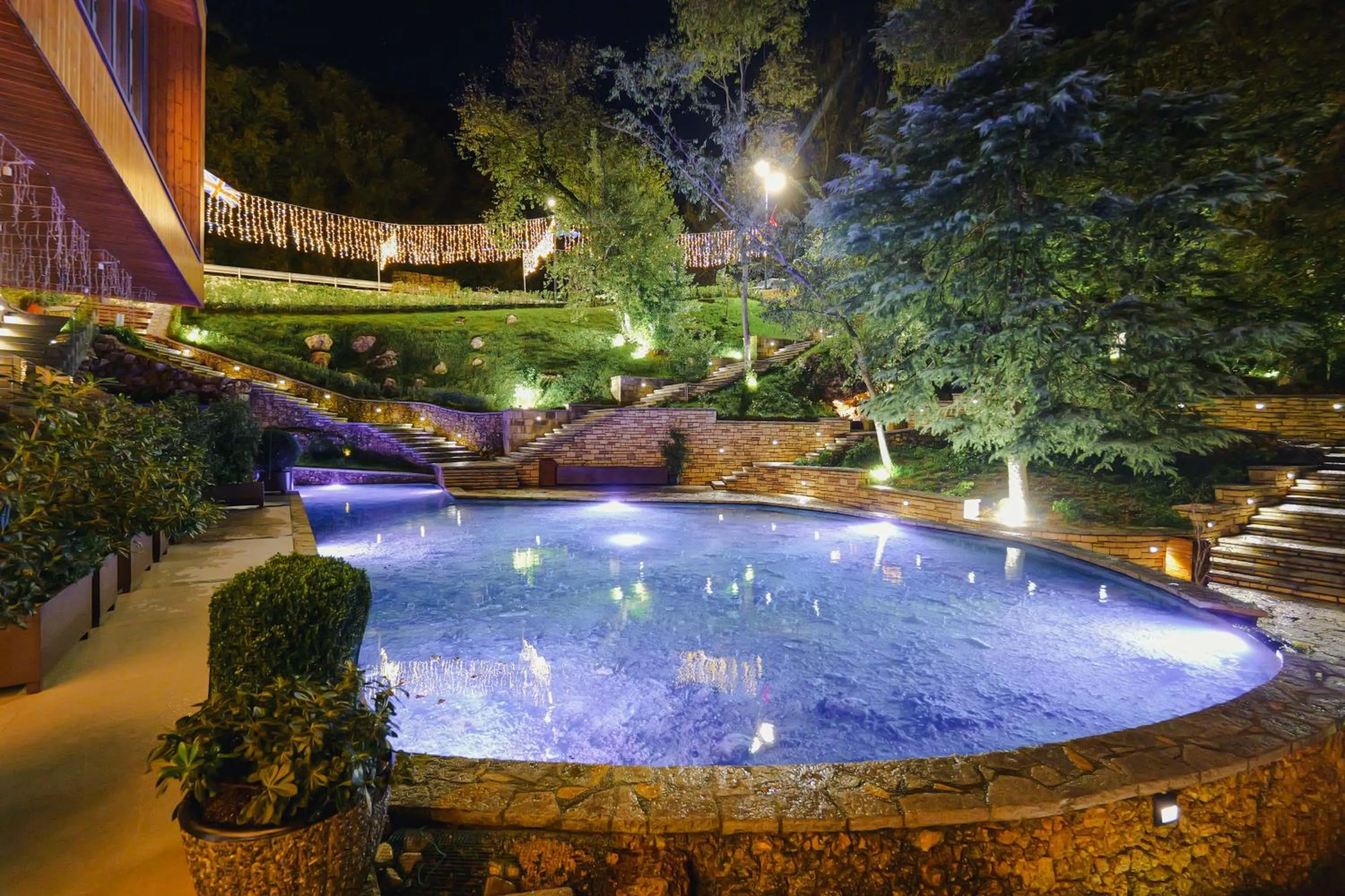 Night in Hotel Uji Ftohte Tepelene