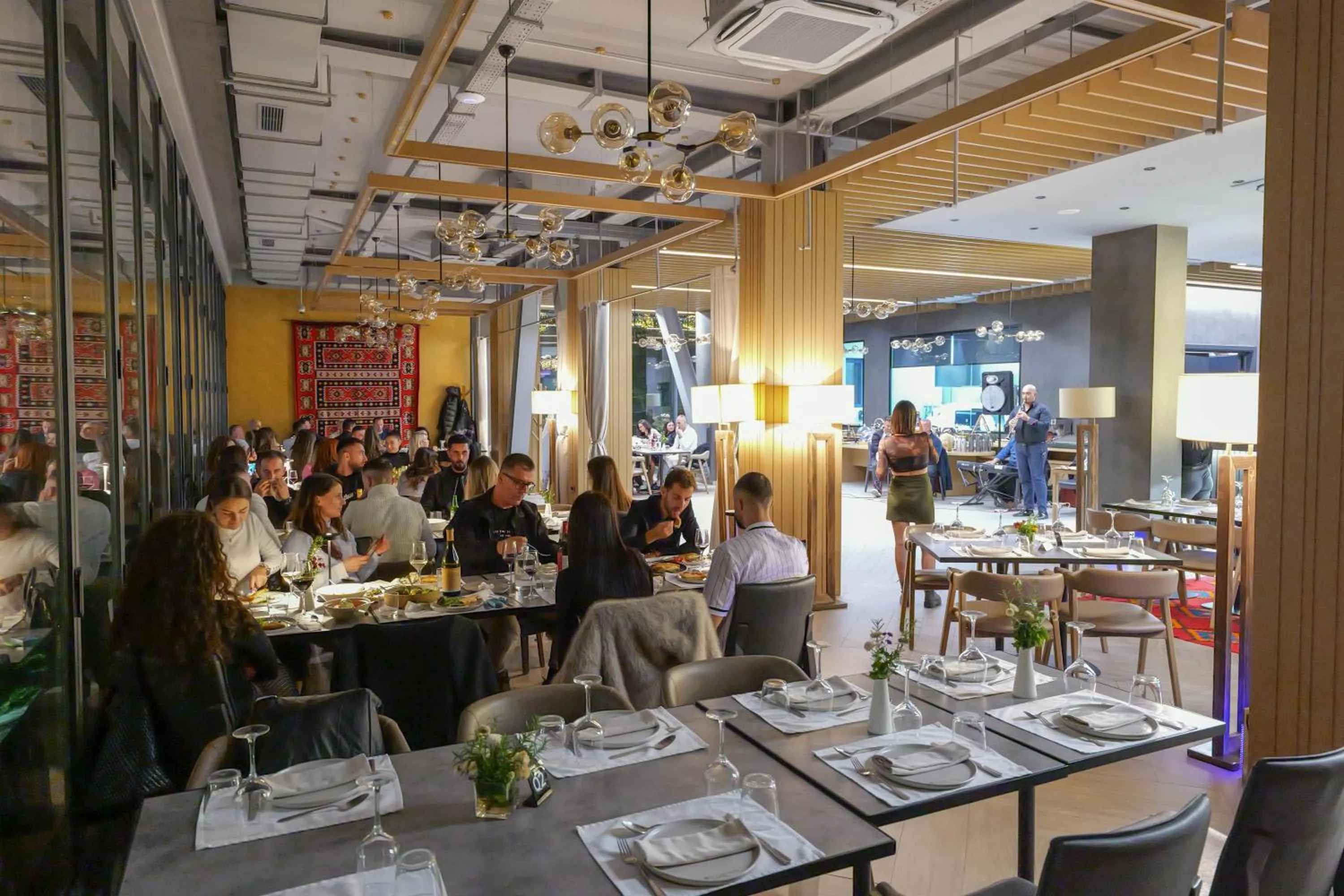 Restaurant/places to eat in Hotel Uji Ftohte Tepelene