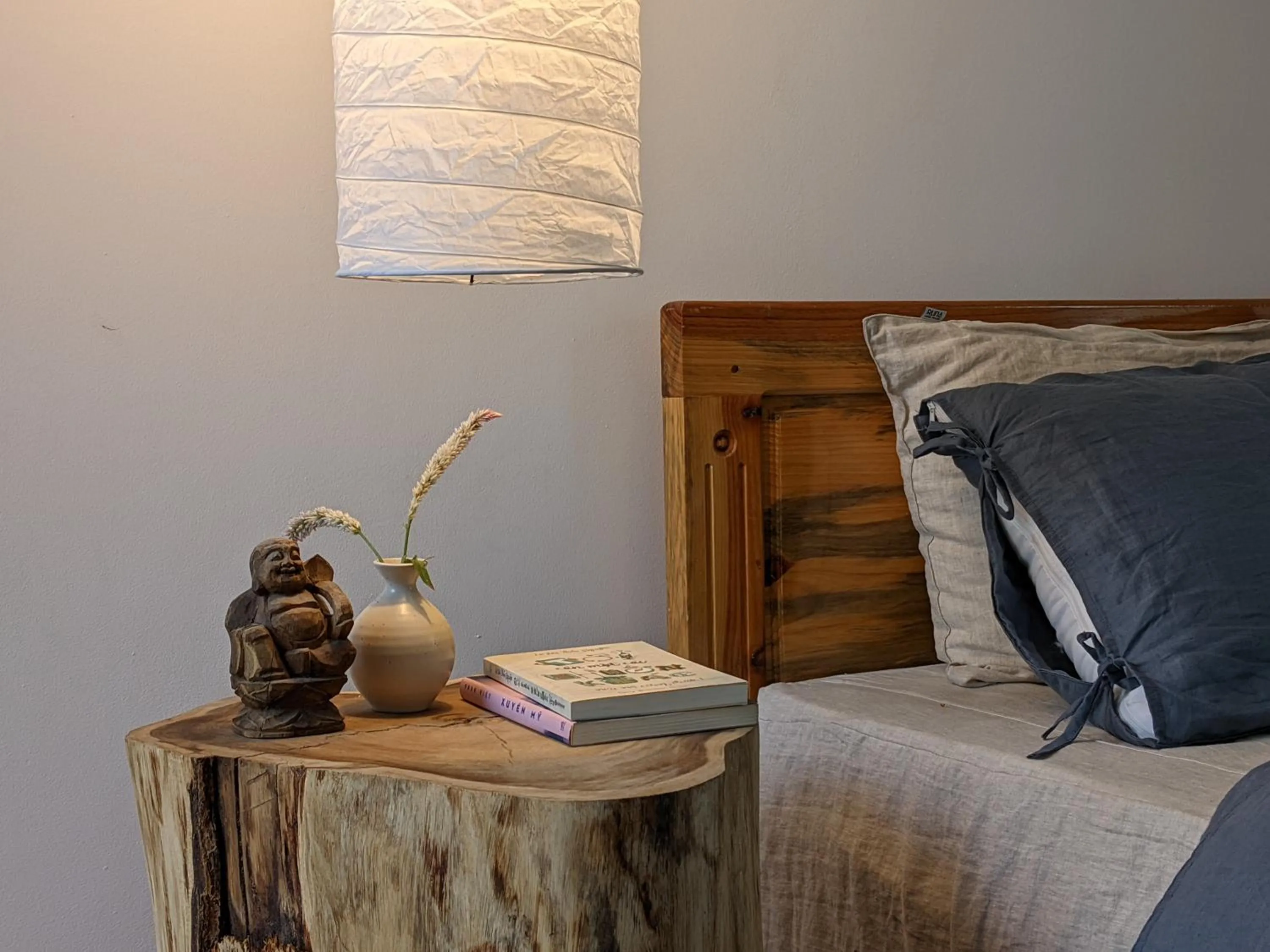 Decorative detail, Bed in Metta Homestay Hue