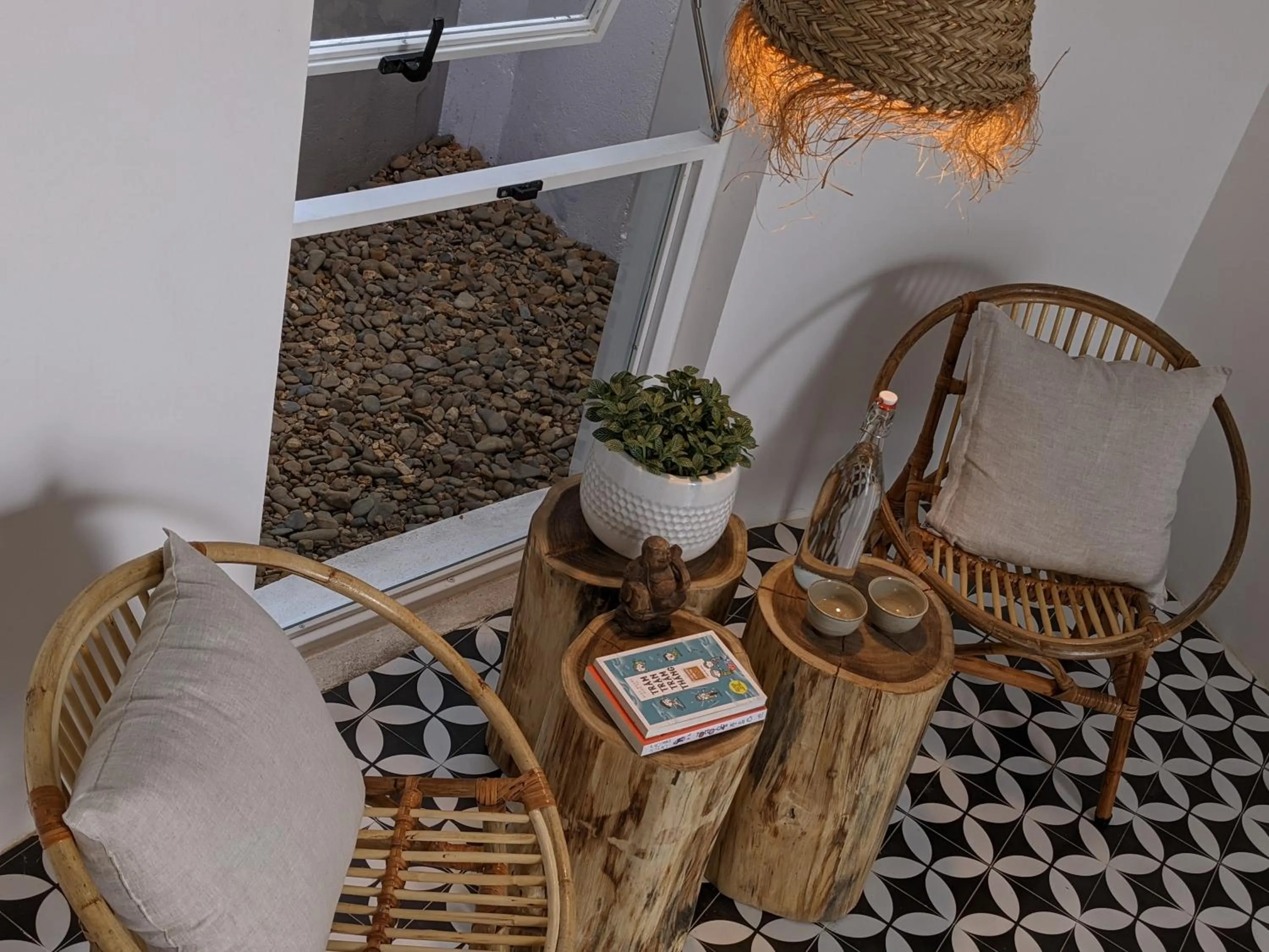 Seating area in Metta Homestay Hue