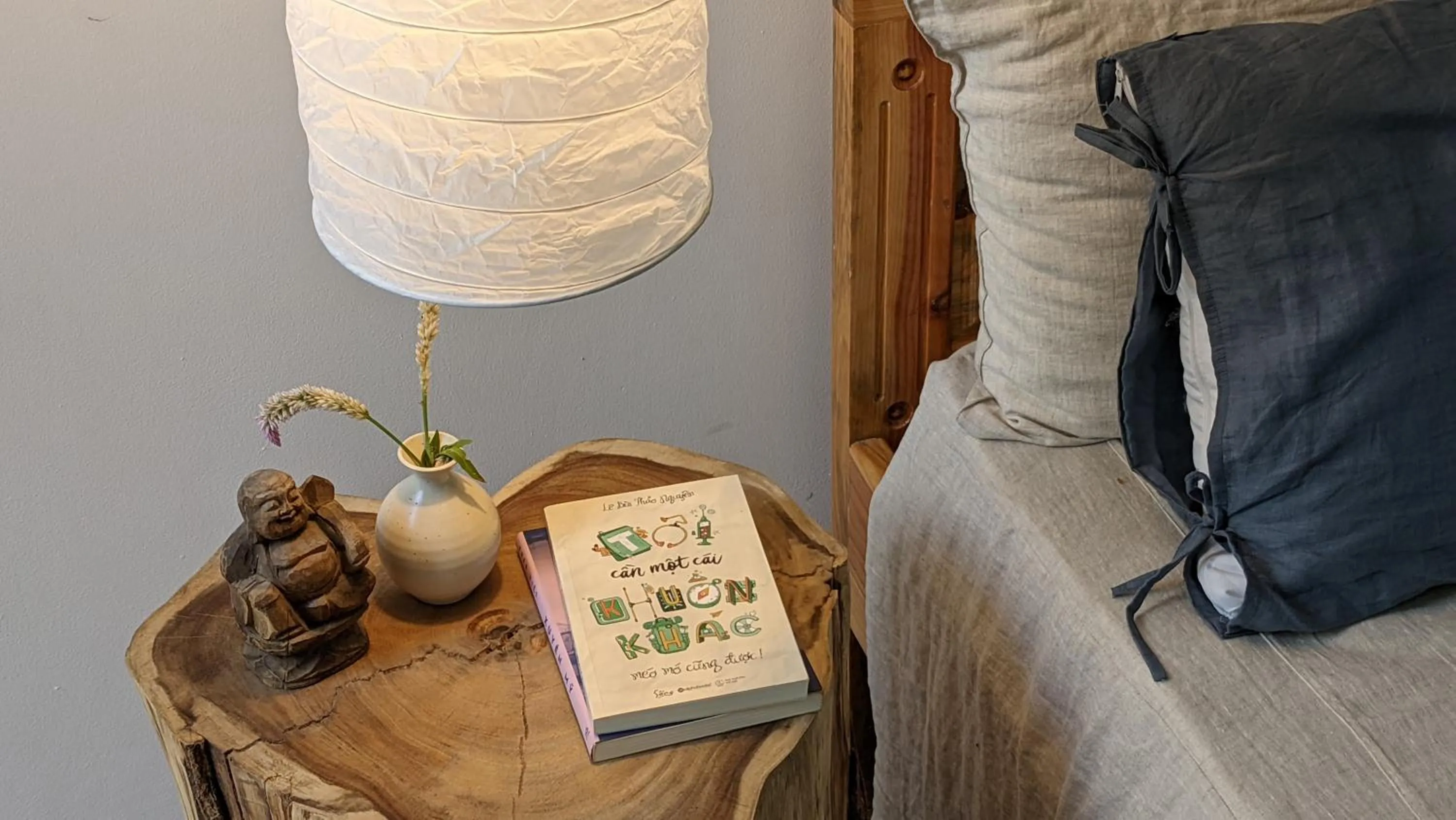 Decorative detail, Bed in Metta Homestay Hue