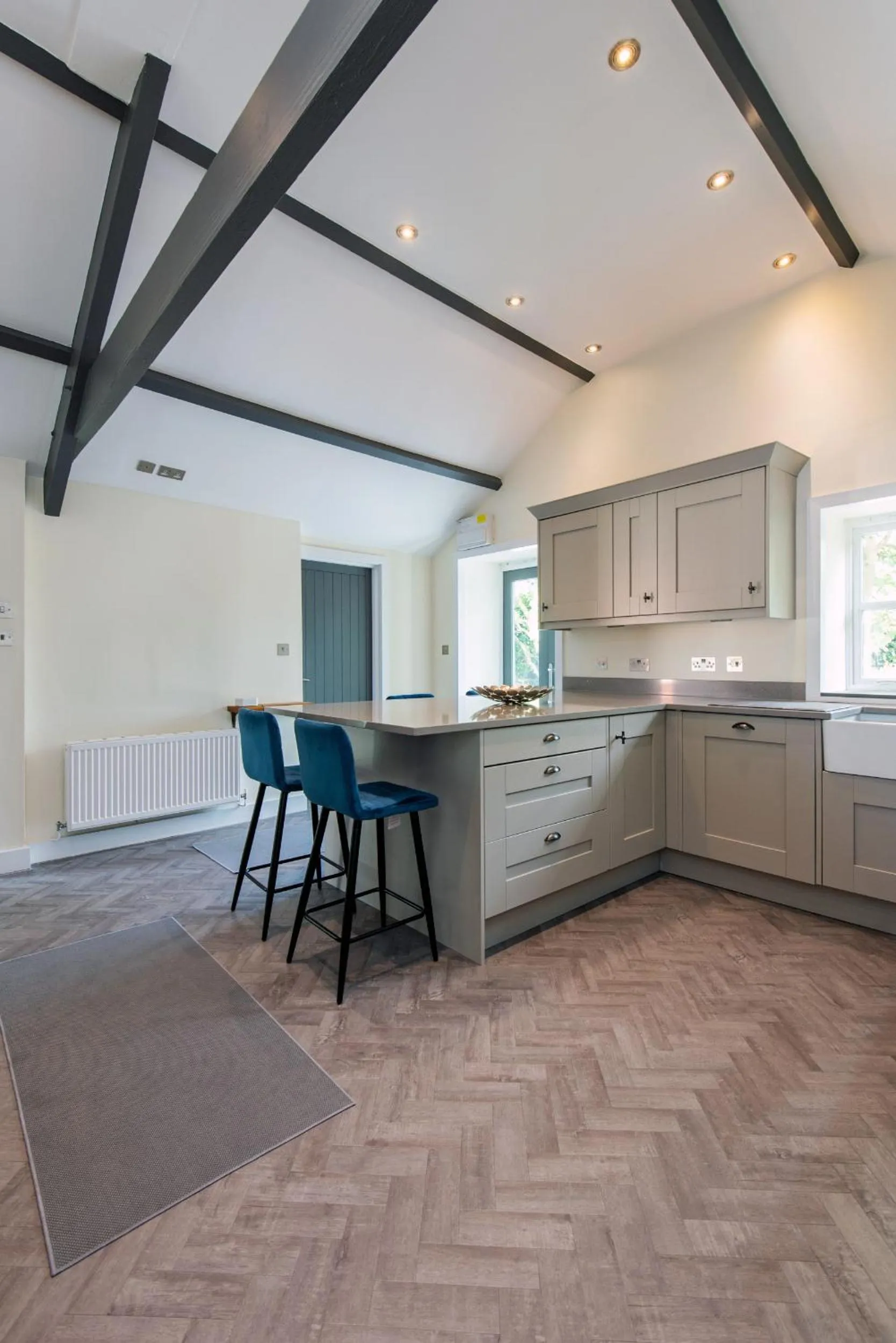Kitchen or kitchenette in East Farm Cottage
