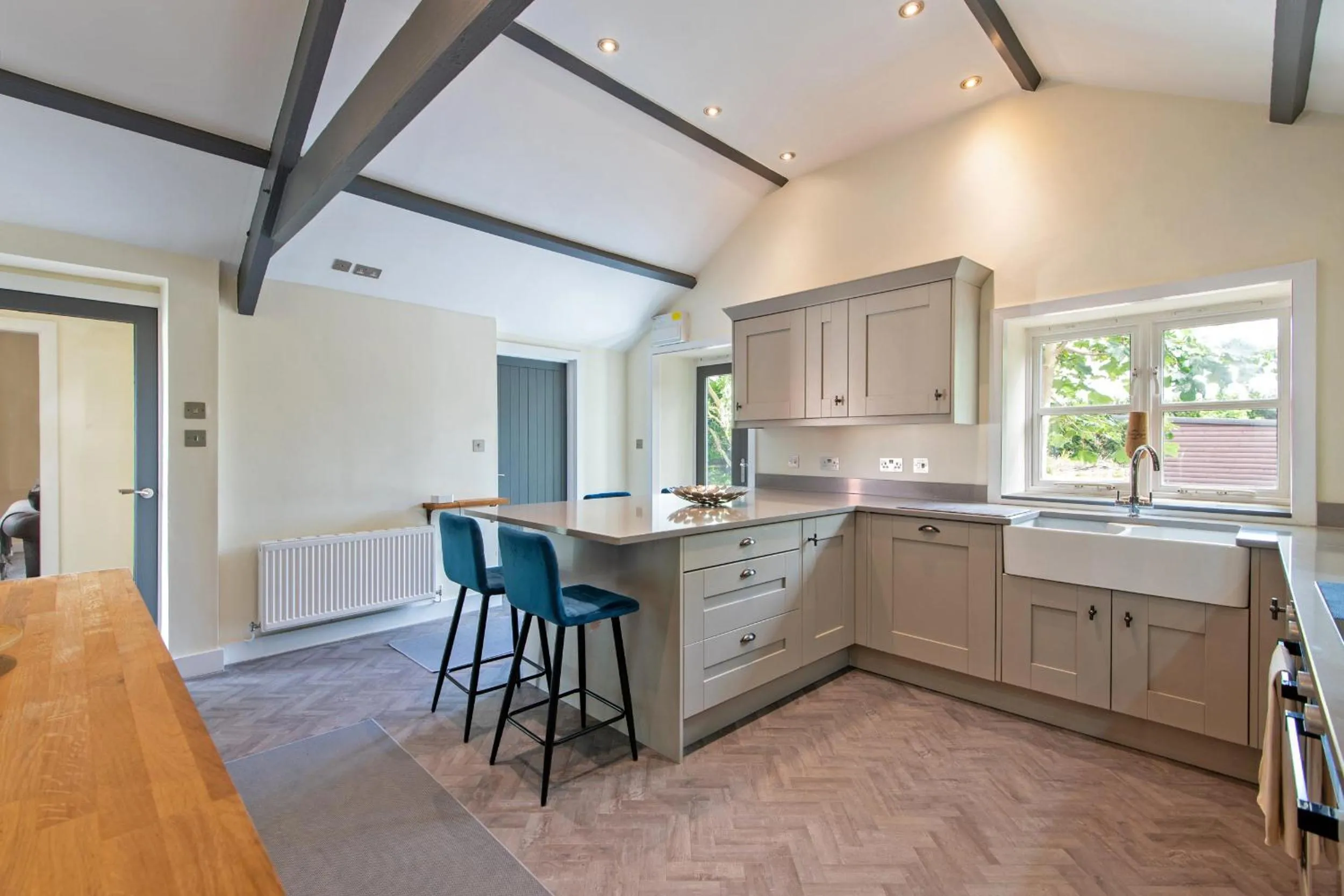 Kitchen or kitchenette in East Farm Cottage