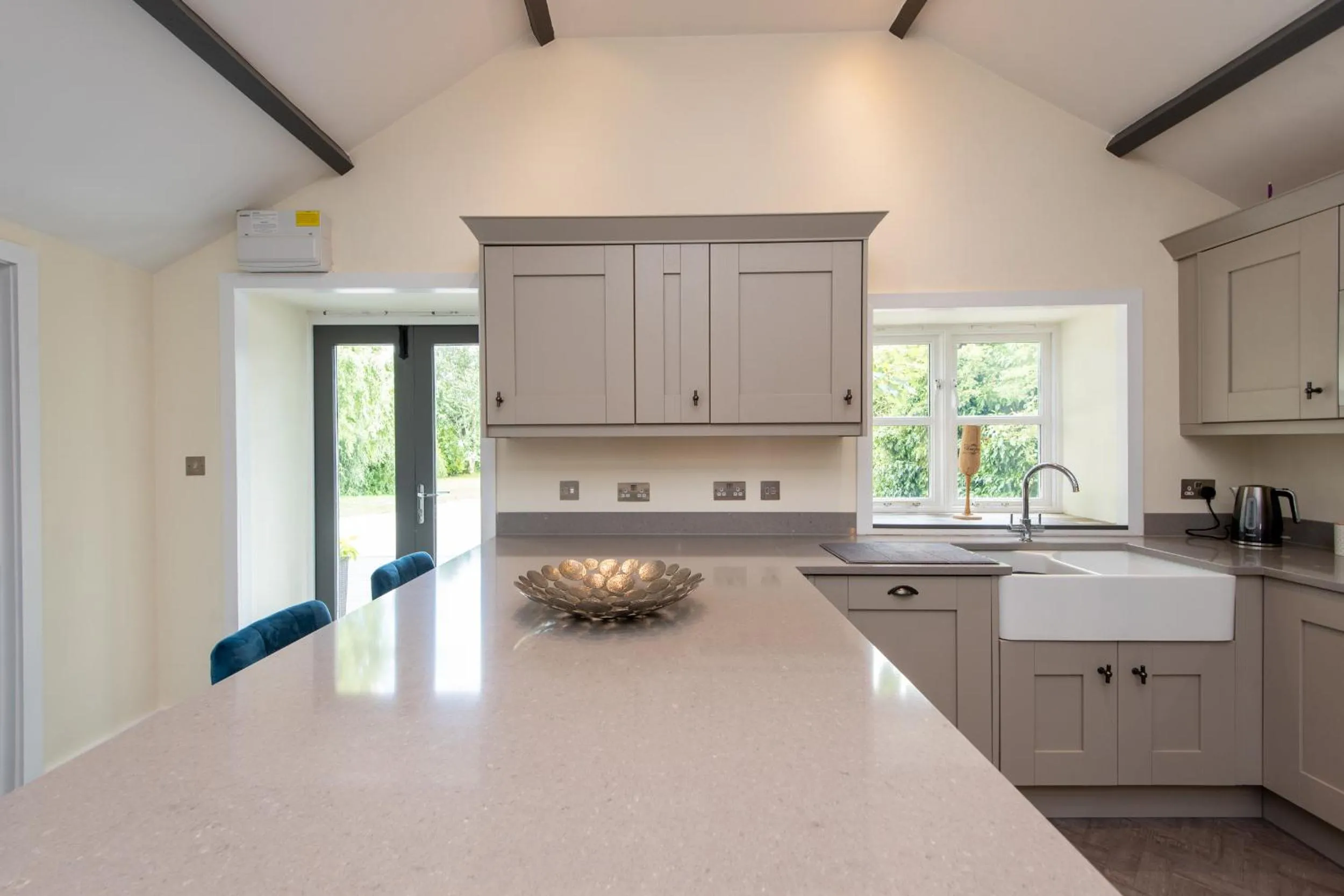 Kitchen or kitchenette in East Farm Cottage