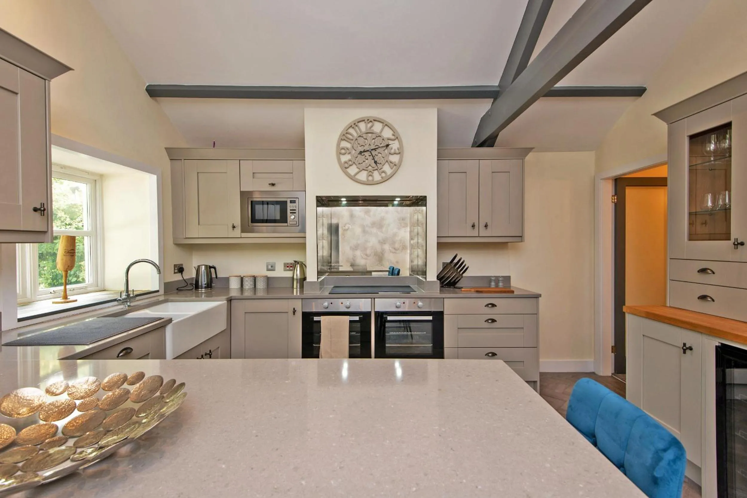 Kitchen or kitchenette in East Farm Cottage