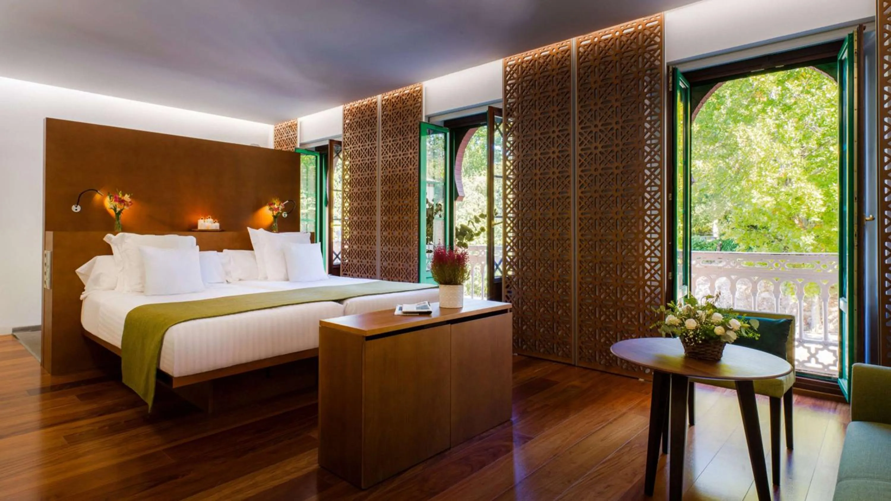 Photo of the whole room, Bed in Alhambra Palace Hotel