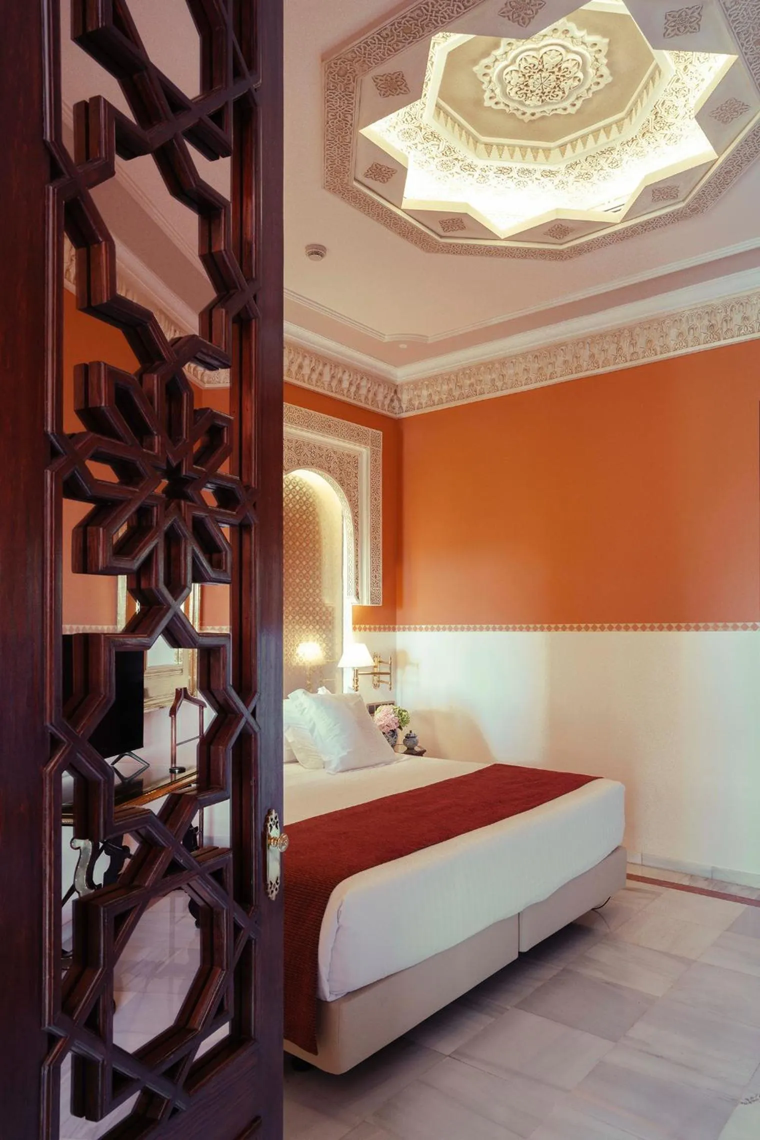 Bedroom, Bed in Alhambra Palace Hotel