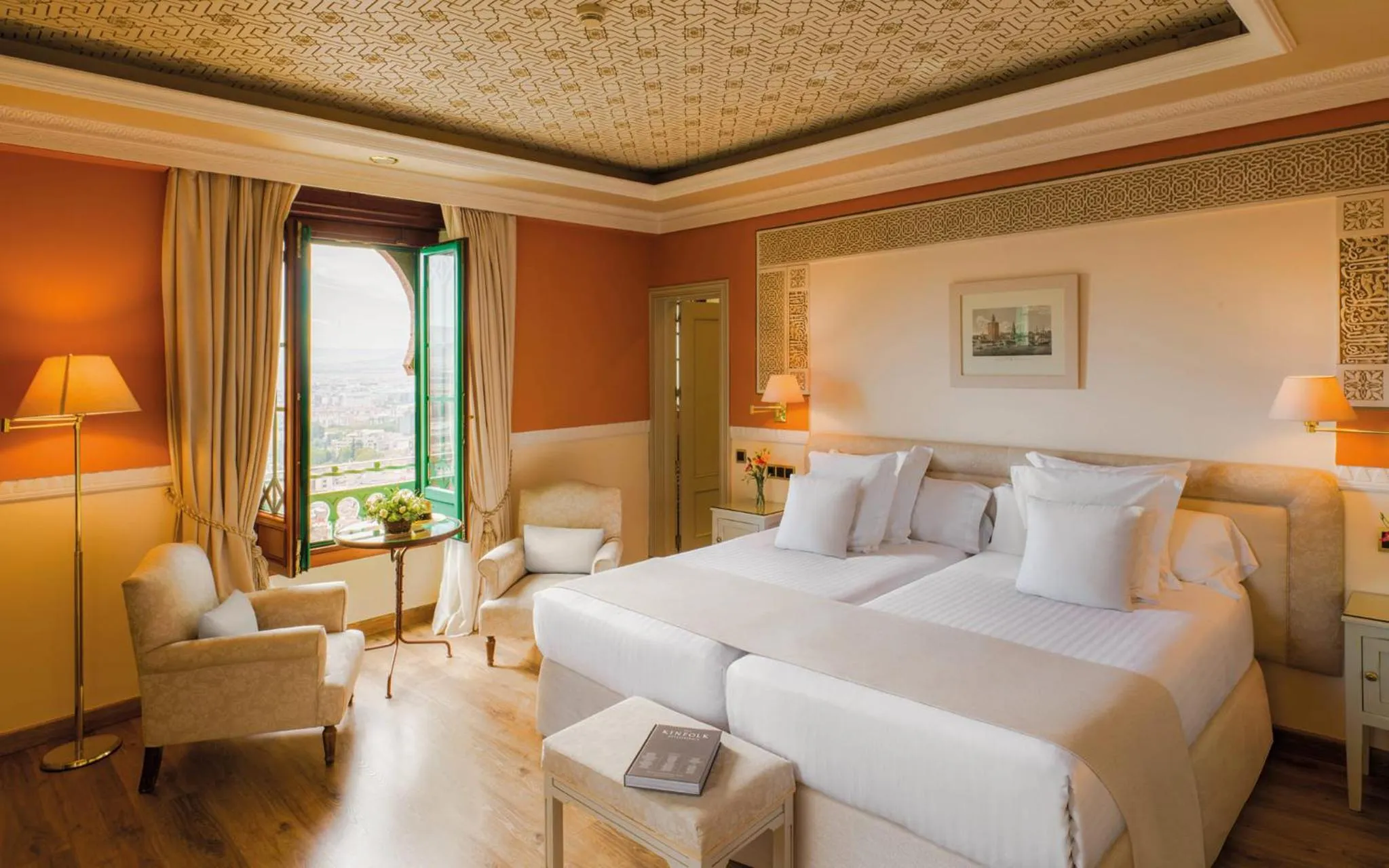 Photo of the whole room, Bed in Alhambra Palace Hotel