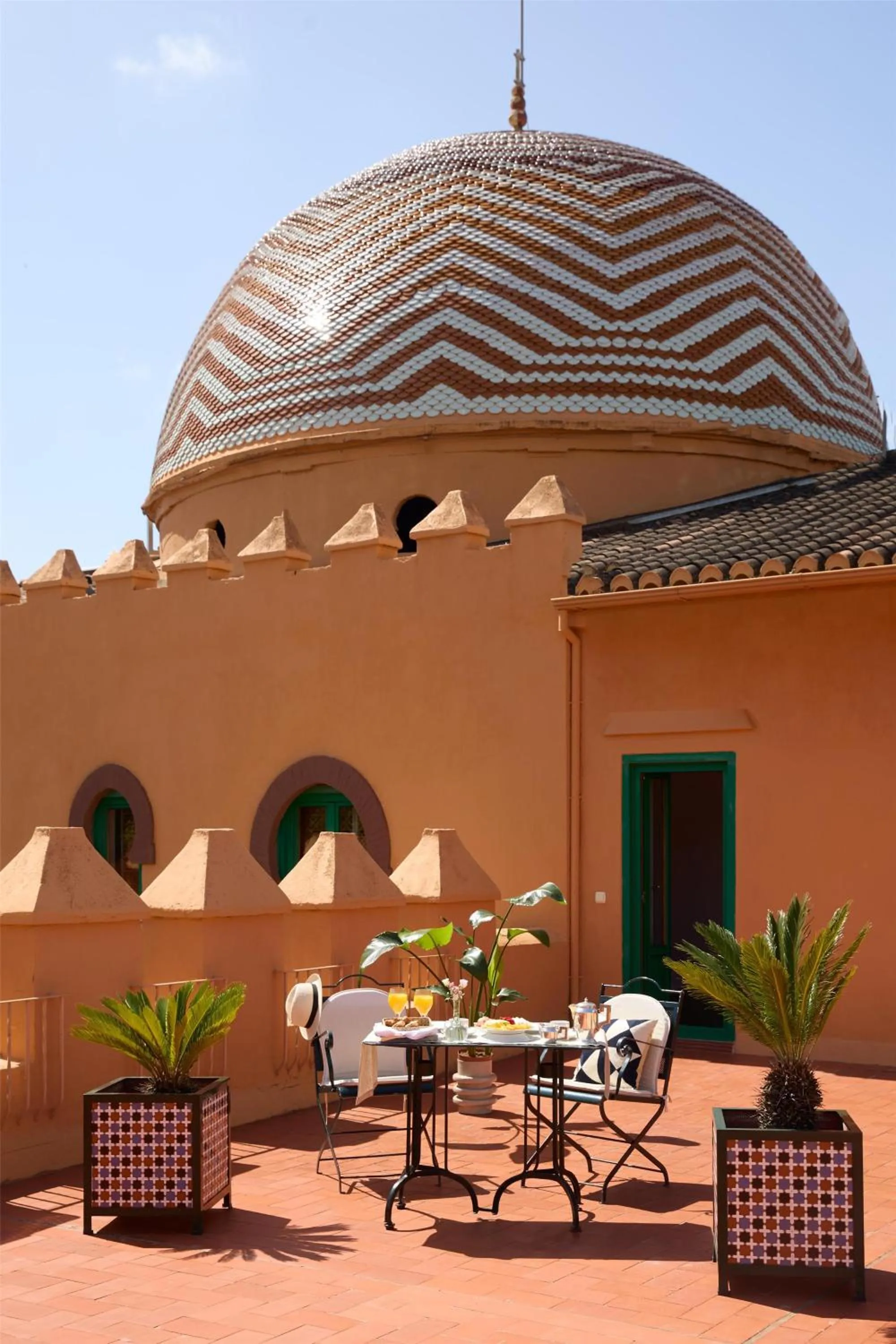 Photo of the whole room in Alhambra Palace Hotel