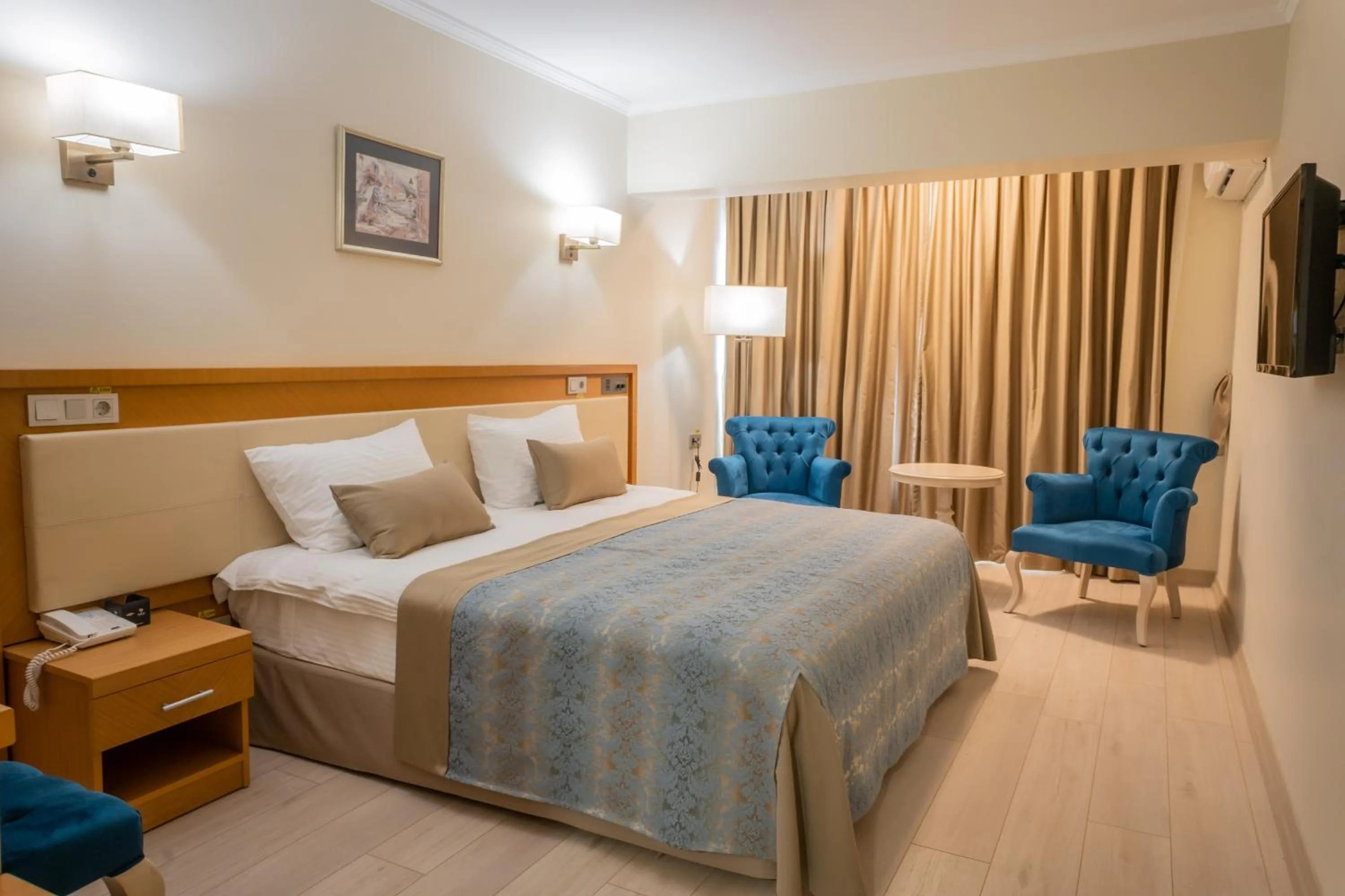 Bed in Patalya Lakeside Resort Hotel