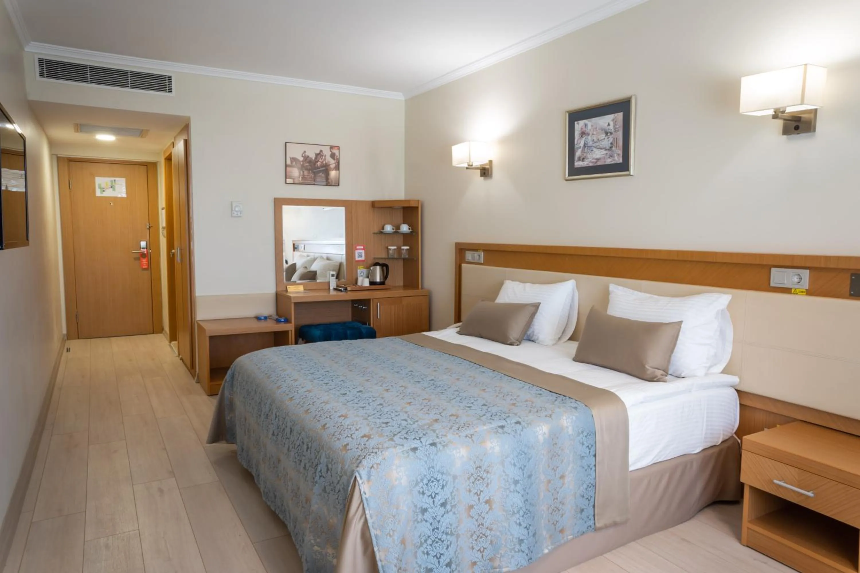 Bed in Patalya Lakeside Resort Hotel