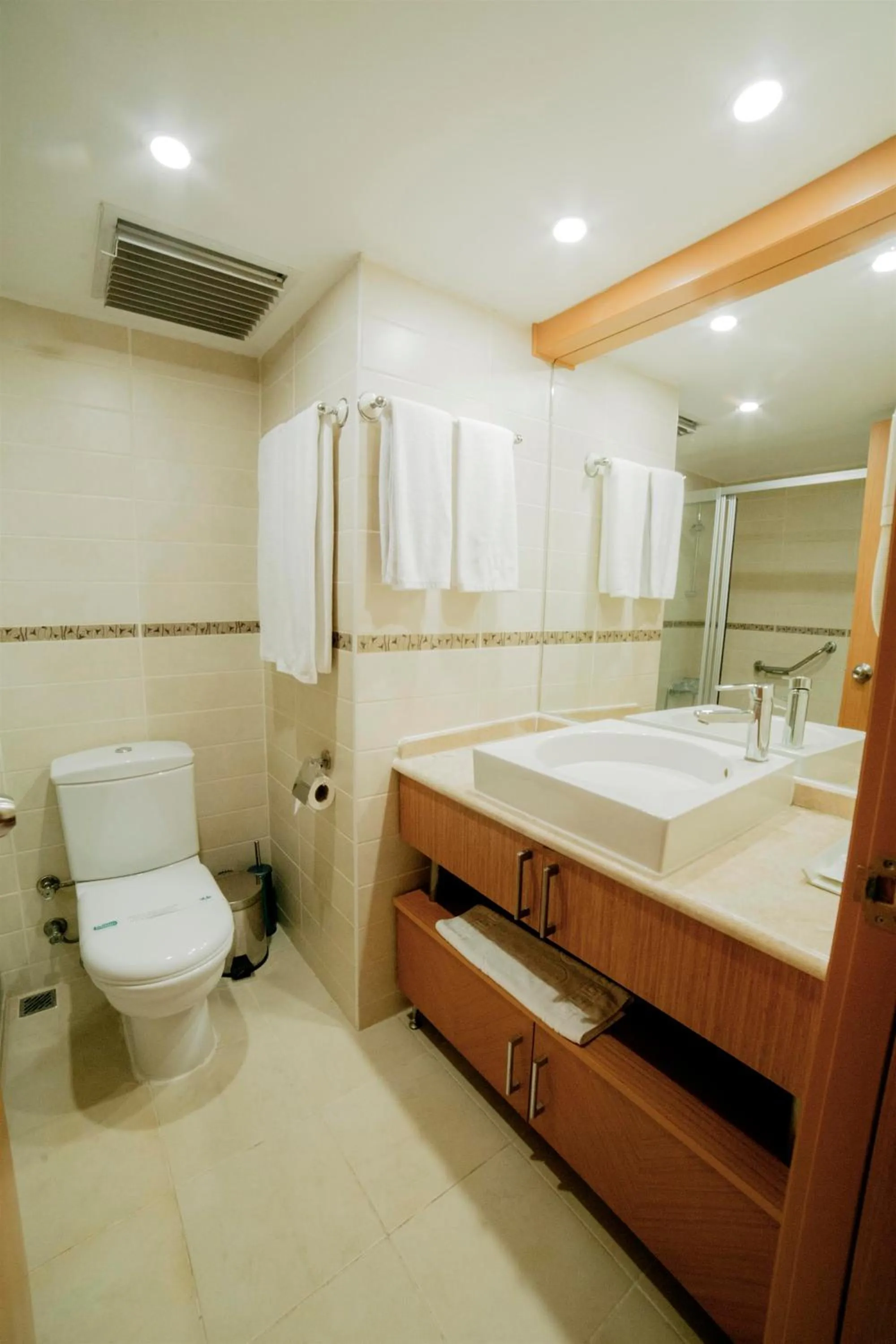 Toilet in Patalya Lakeside Resort Hotel