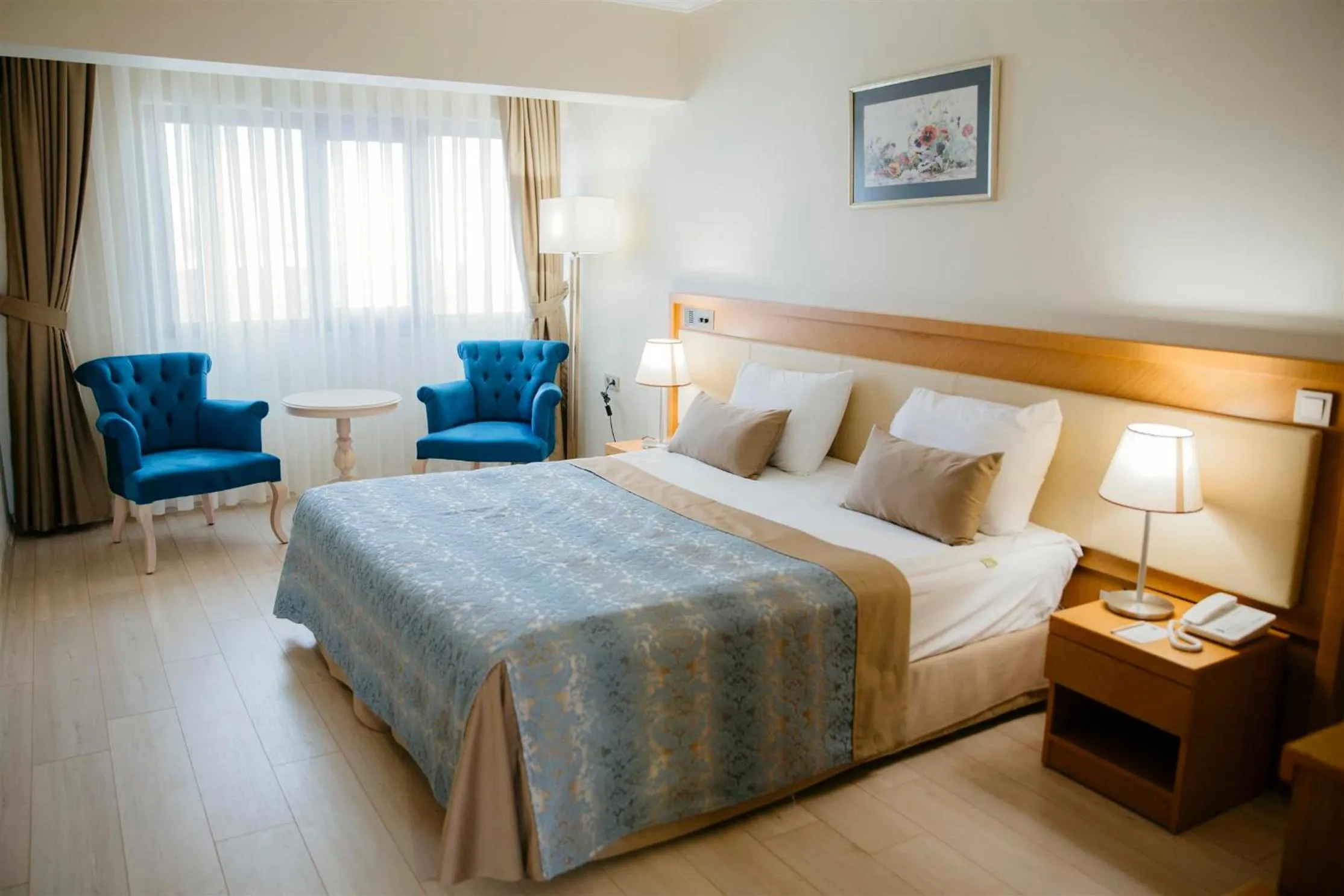 Photo of the whole room, Bed in Patalya Lakeside Resort Hotel