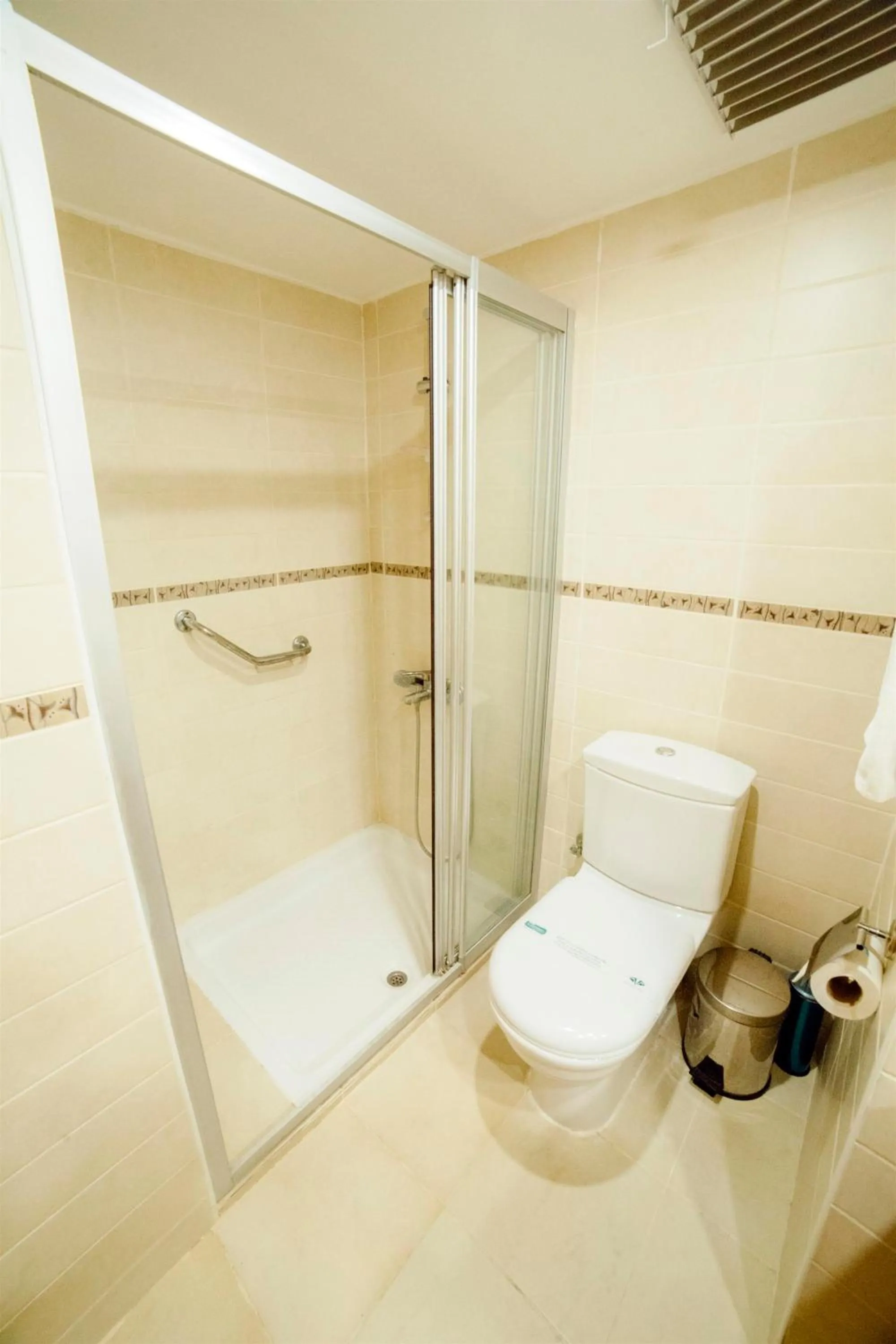 Shower in Patalya Lakeside Resort Hotel