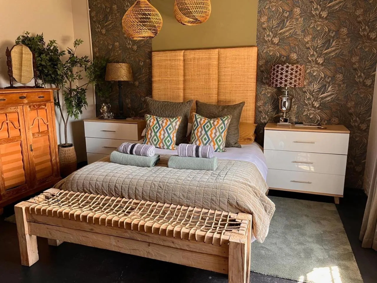 Bed in A Bird Cage Stay & Cottage