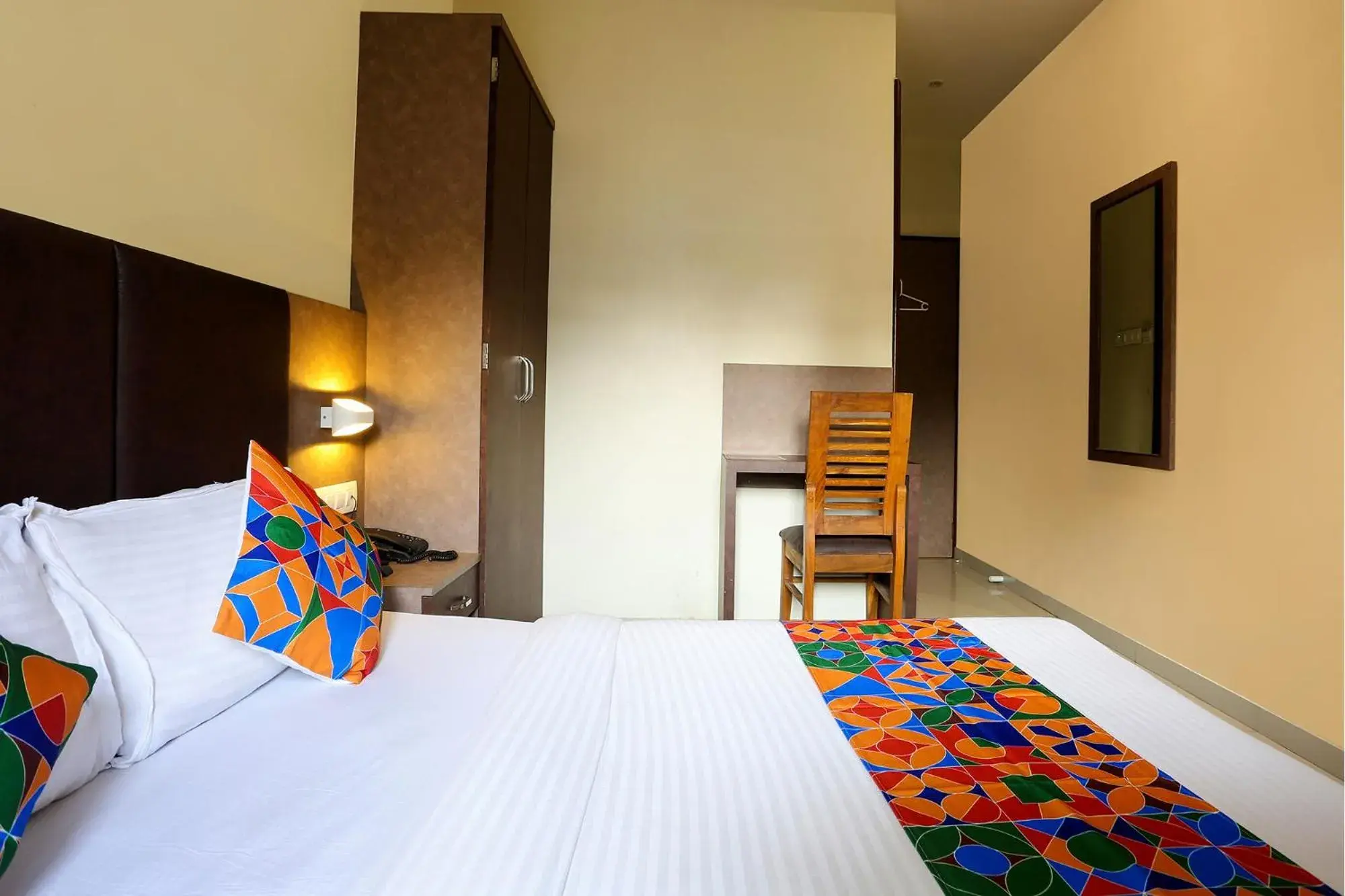 Photo of the whole room, Bed in FabHotel West inn - Nr Mumbai International Airport Photo of the whole room, Bed in FabHotel West inn - Nr Mumbai International Airport