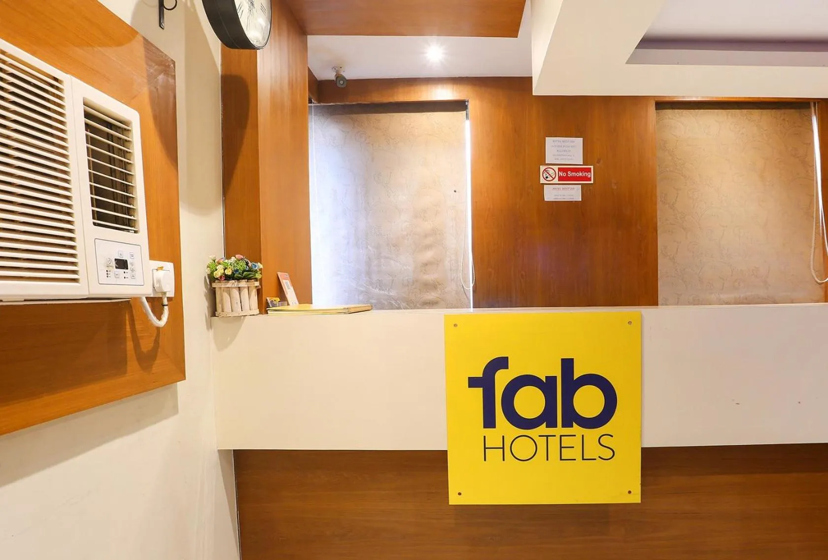 Lobby or reception in FabHotel West inn - Nr Mumbai International Airport