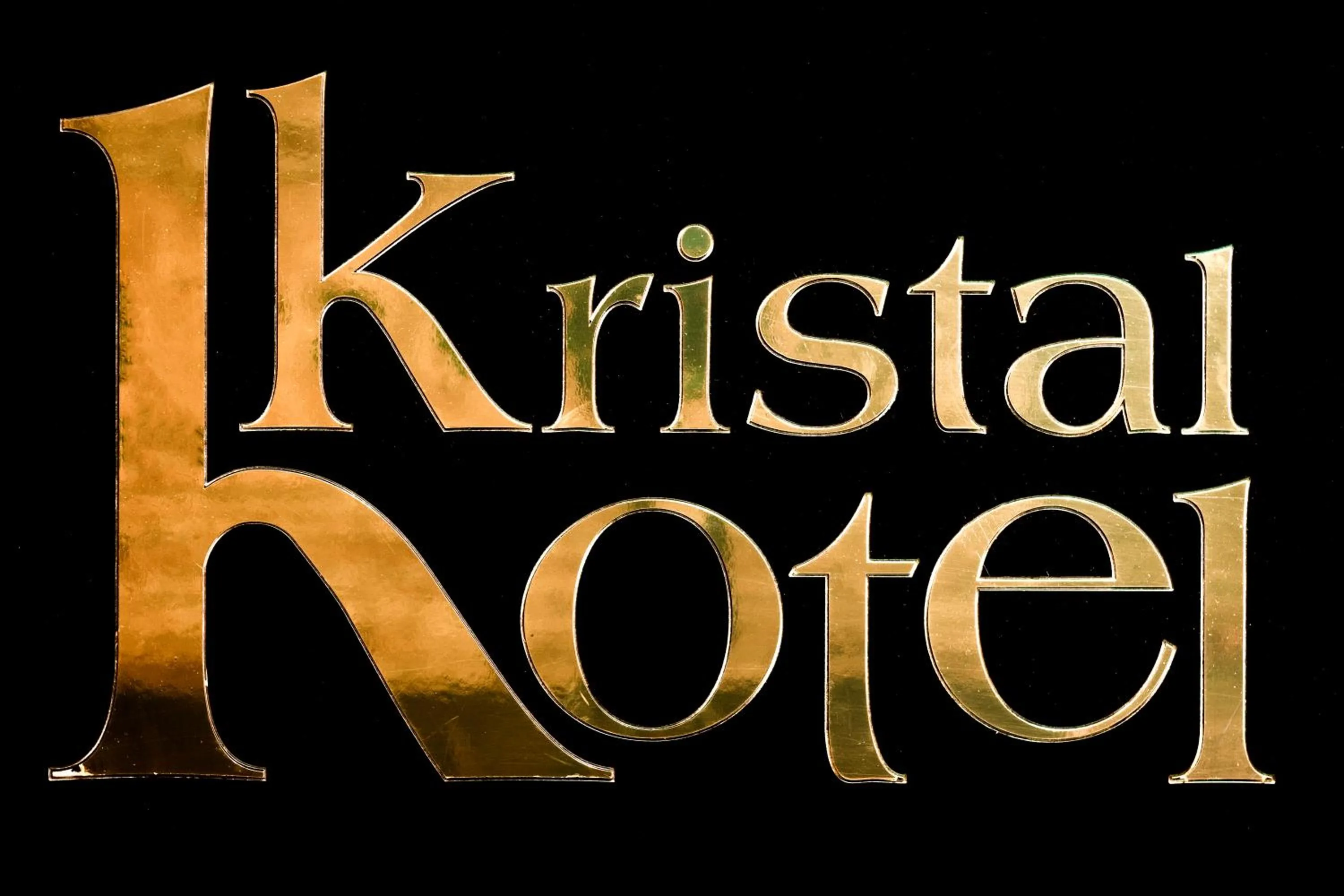 Text overlay in Hotel Kristal Gellért Hill