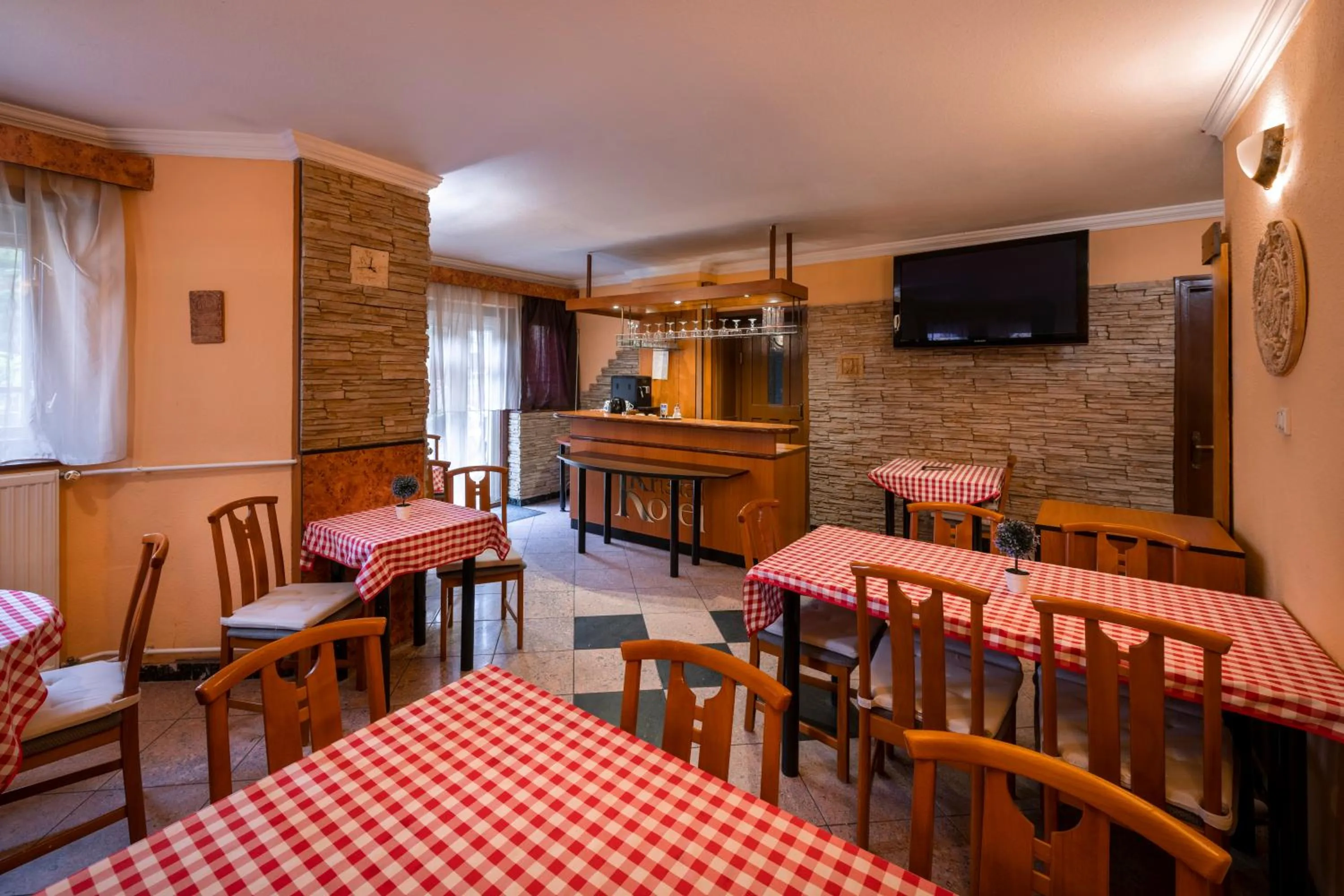 Restaurant/places to eat in Hotel Kristal Gellért Hill