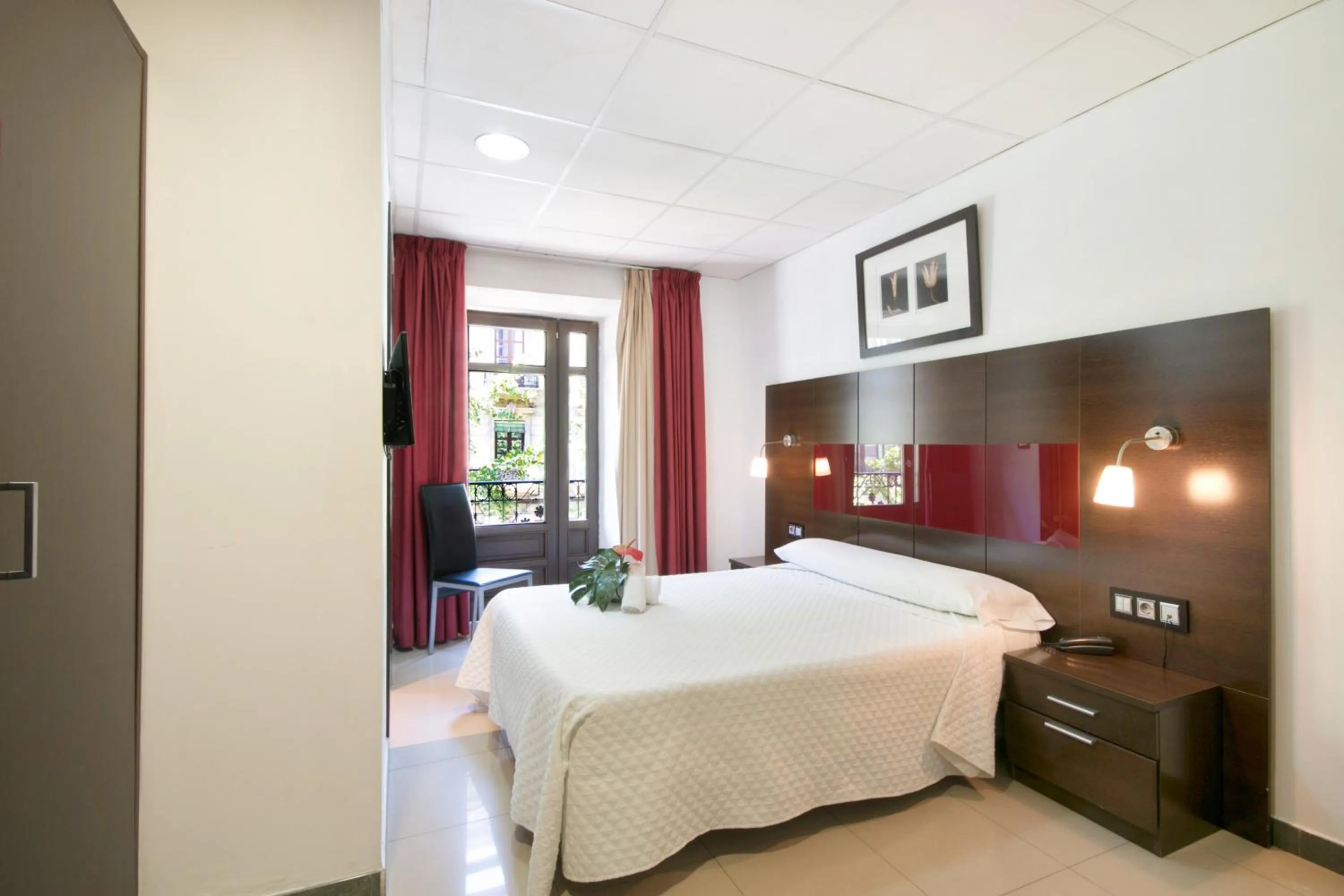 Photo of the whole room, Bed in Atenas Granada