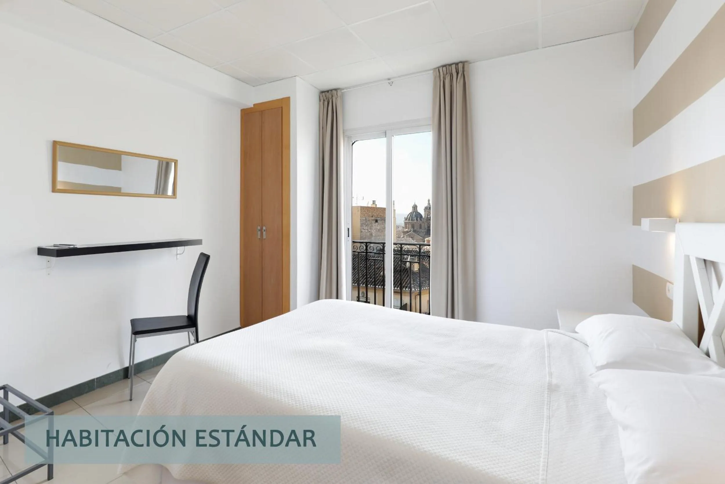 View (from property/room), Bed in Atenas Granada