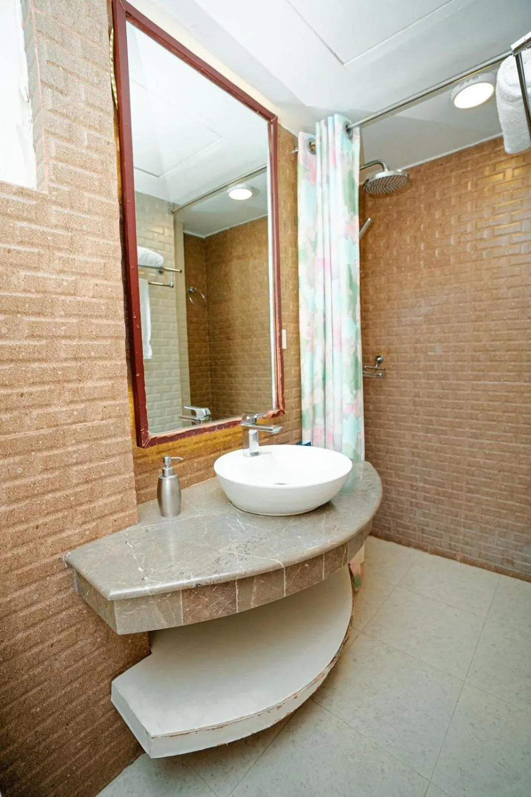 Shower in Royal Raj Hotel