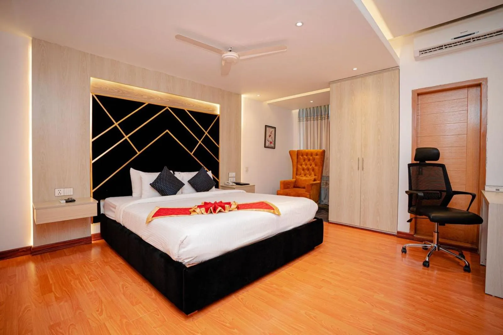 Bed in Royal Raj Hotel