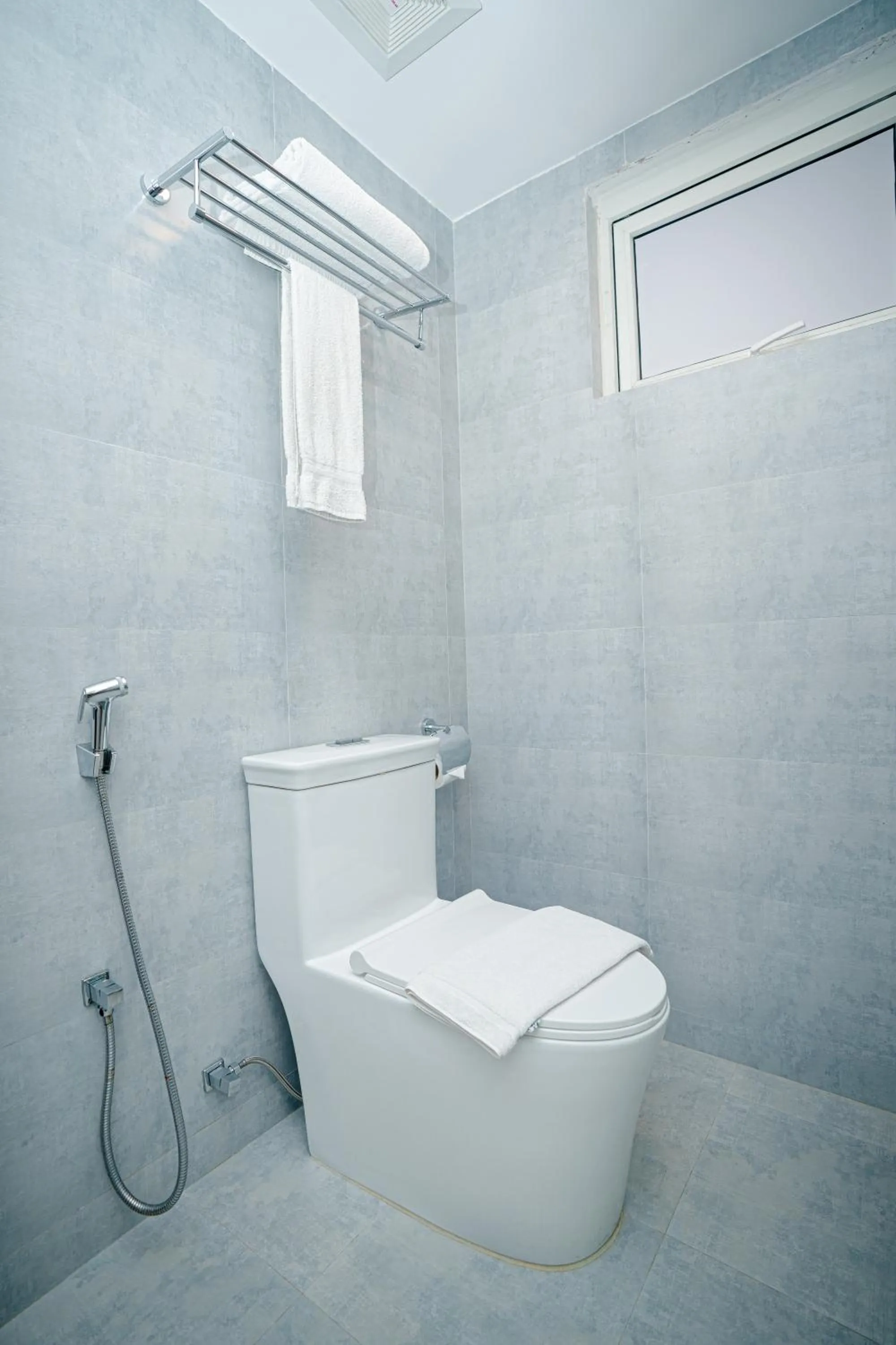 Shower in Royal Raj Hotel