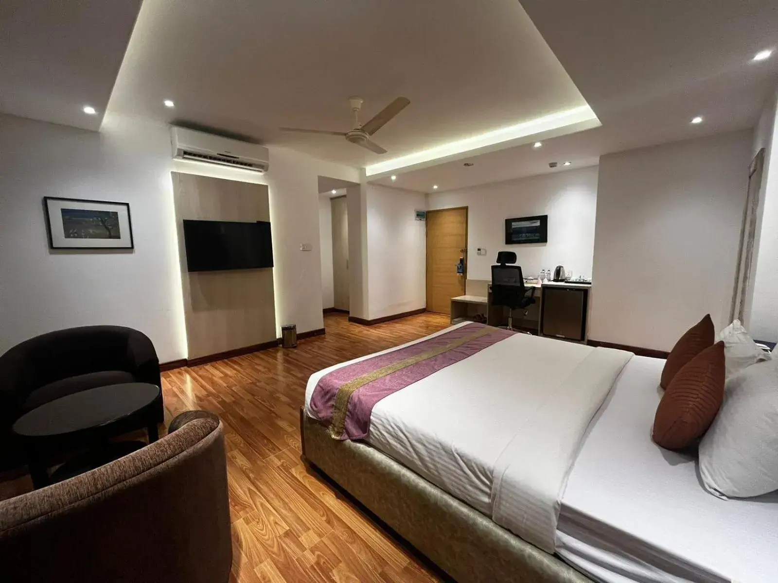 Bed in Royal Raj Hotel Bed in Royal Raj Hotel