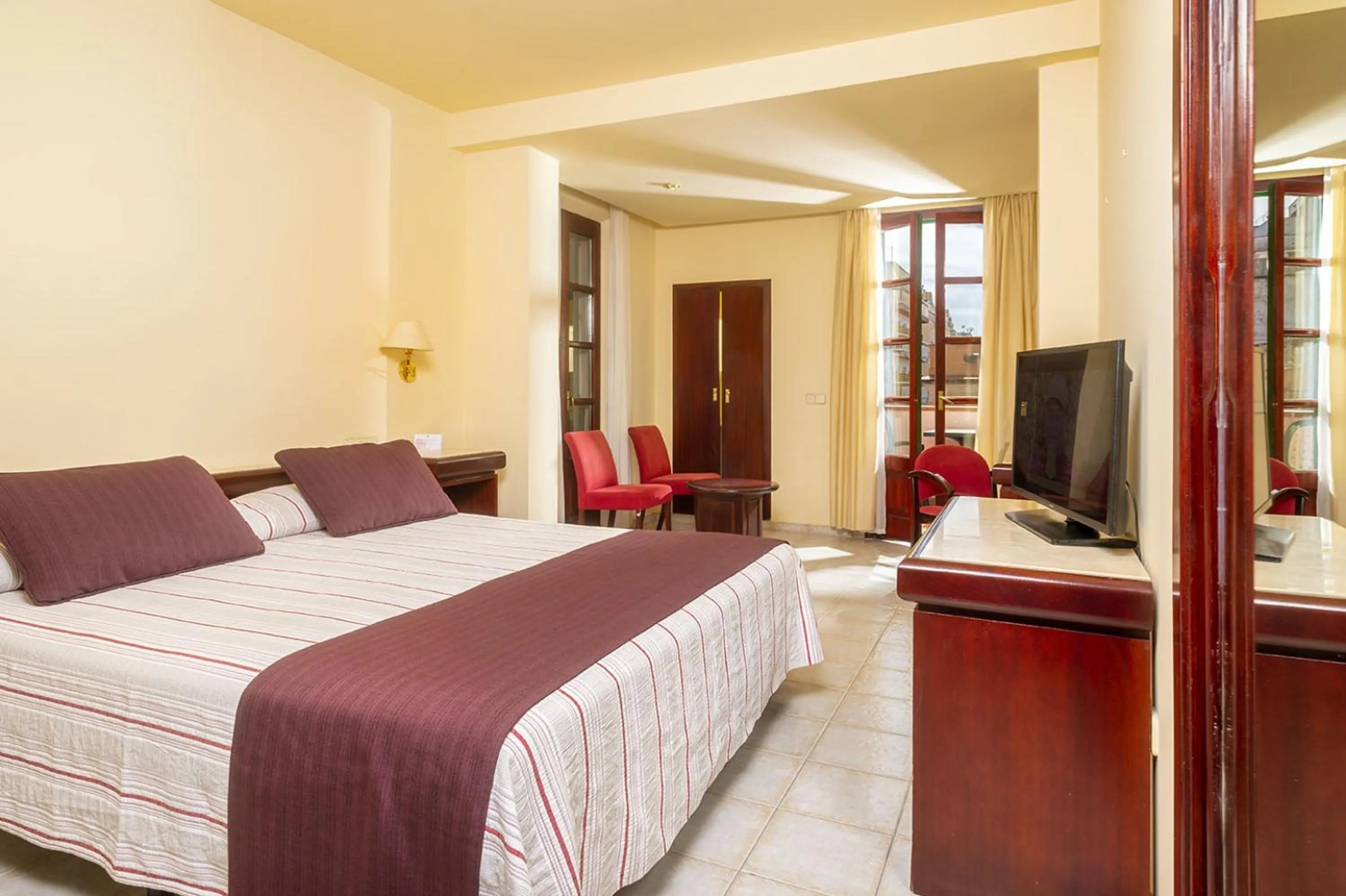 Photo of the whole room, Bed in Hotel Guitart Rosa - Adults Only