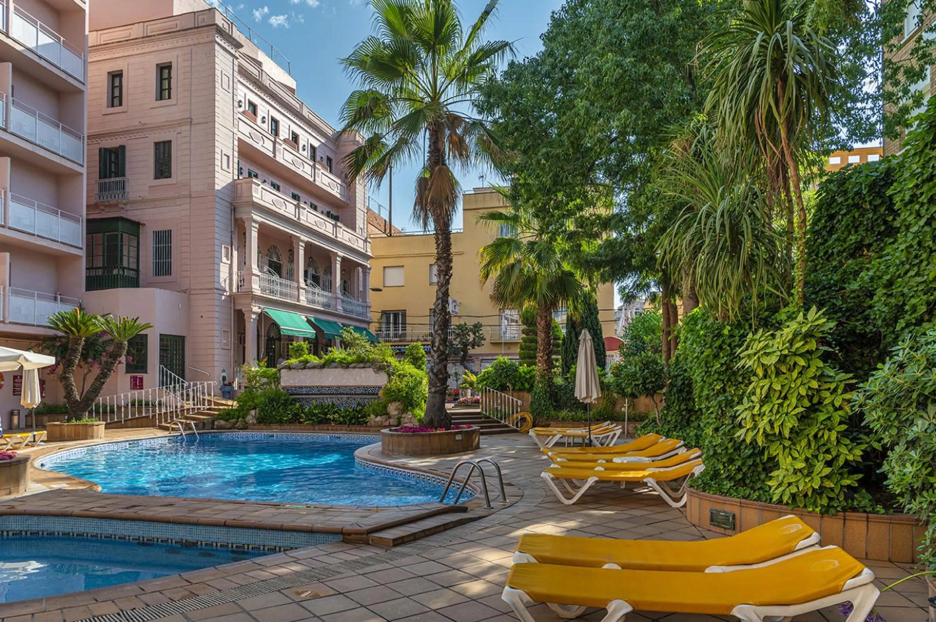 Swimming pool in Hotel Guitart Rosa - Adults Only