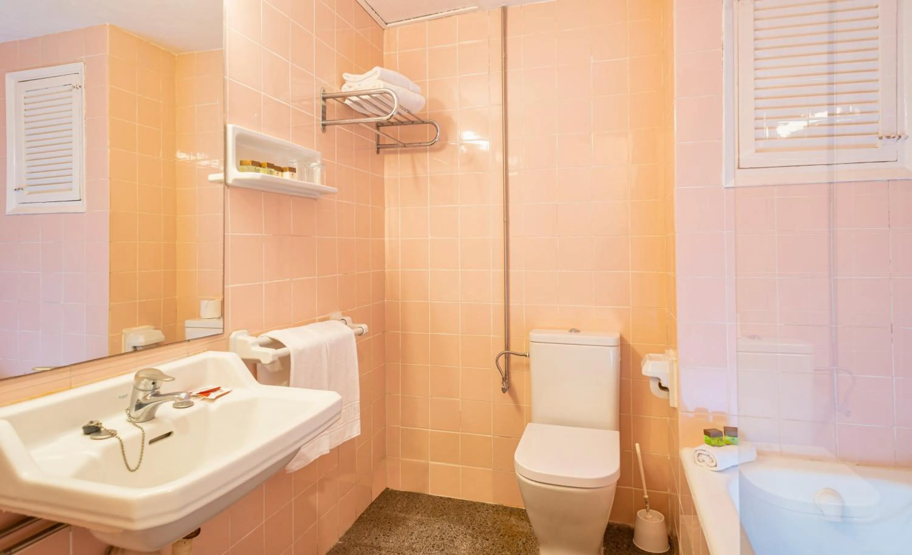Bathroom in Hotel Guitart Rosa - Adults Only