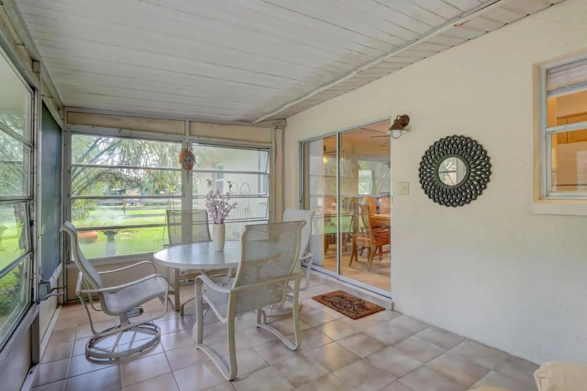 Super Private Home With Great Outdoor Space