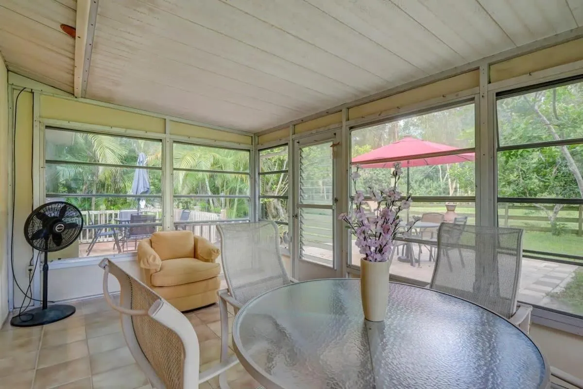 Super Private Home With Great Outdoor Space