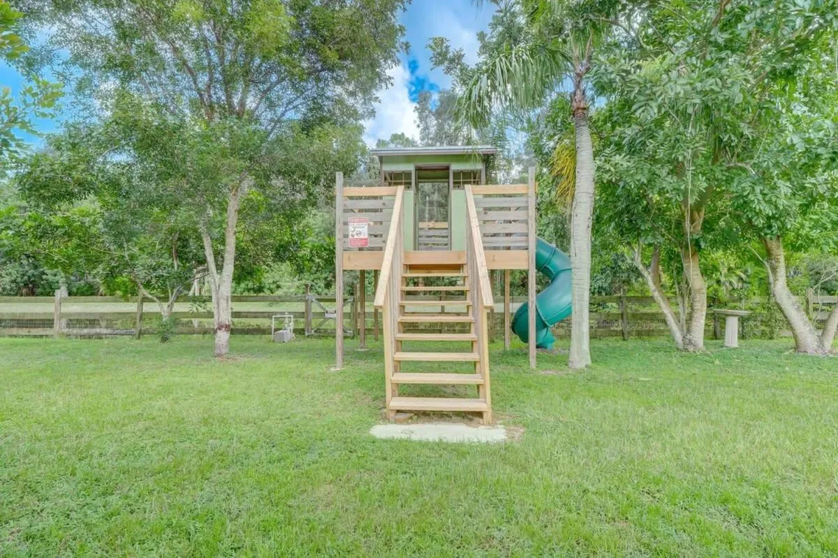 Super Private Home With Great Outdoor Space