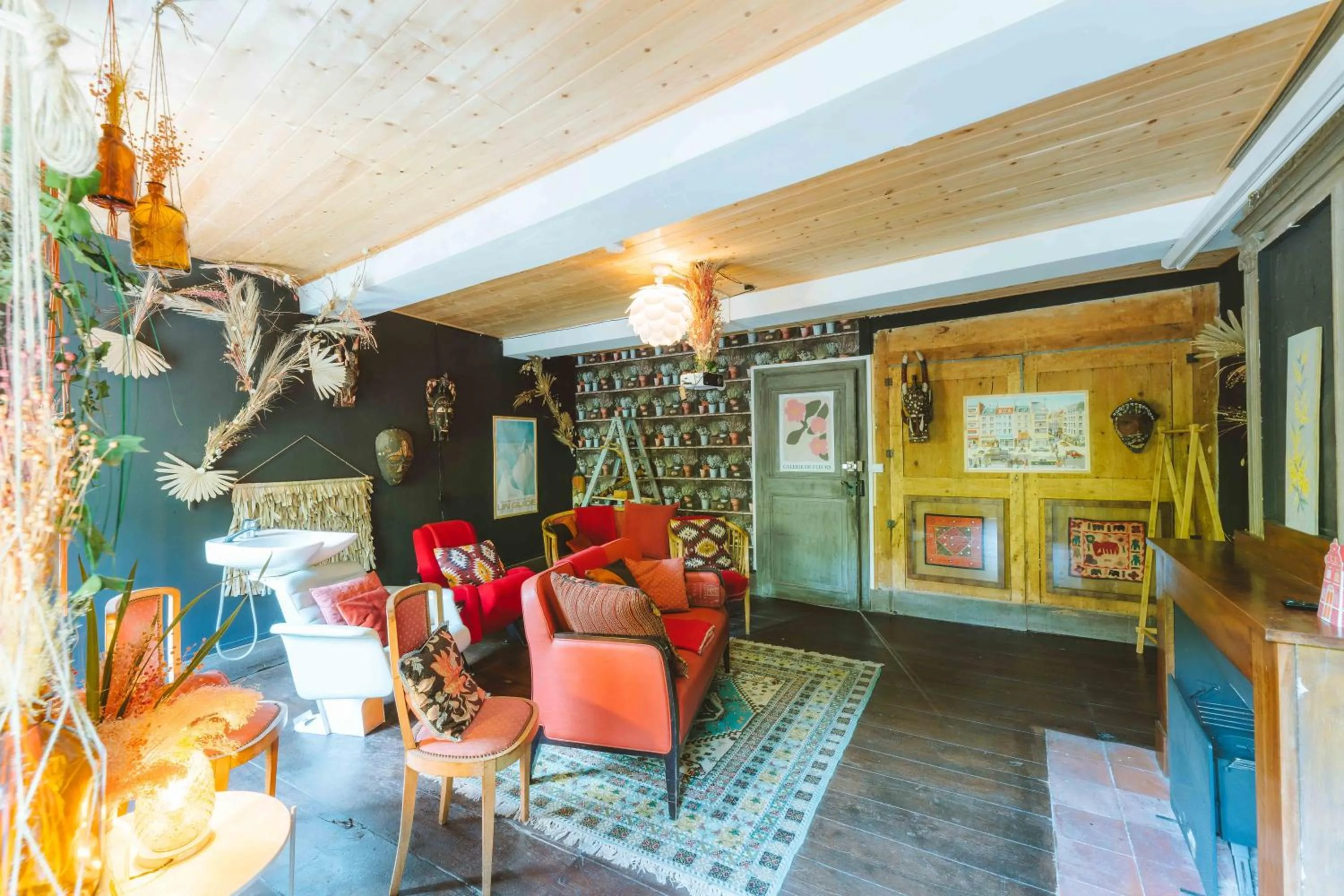 Communal lounge/ TV room in Eau Berges