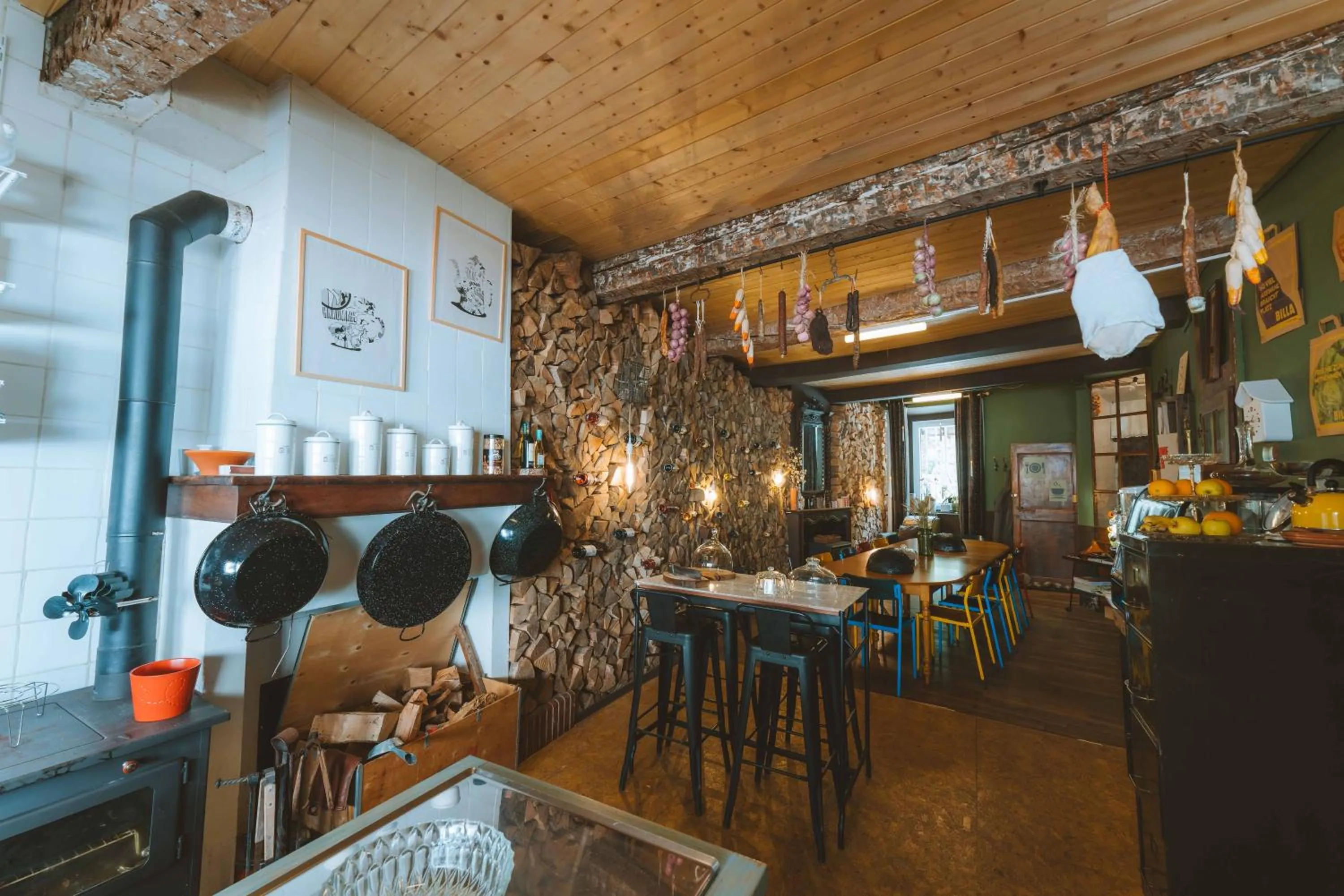 Restaurant/places to eat in Eau Berges