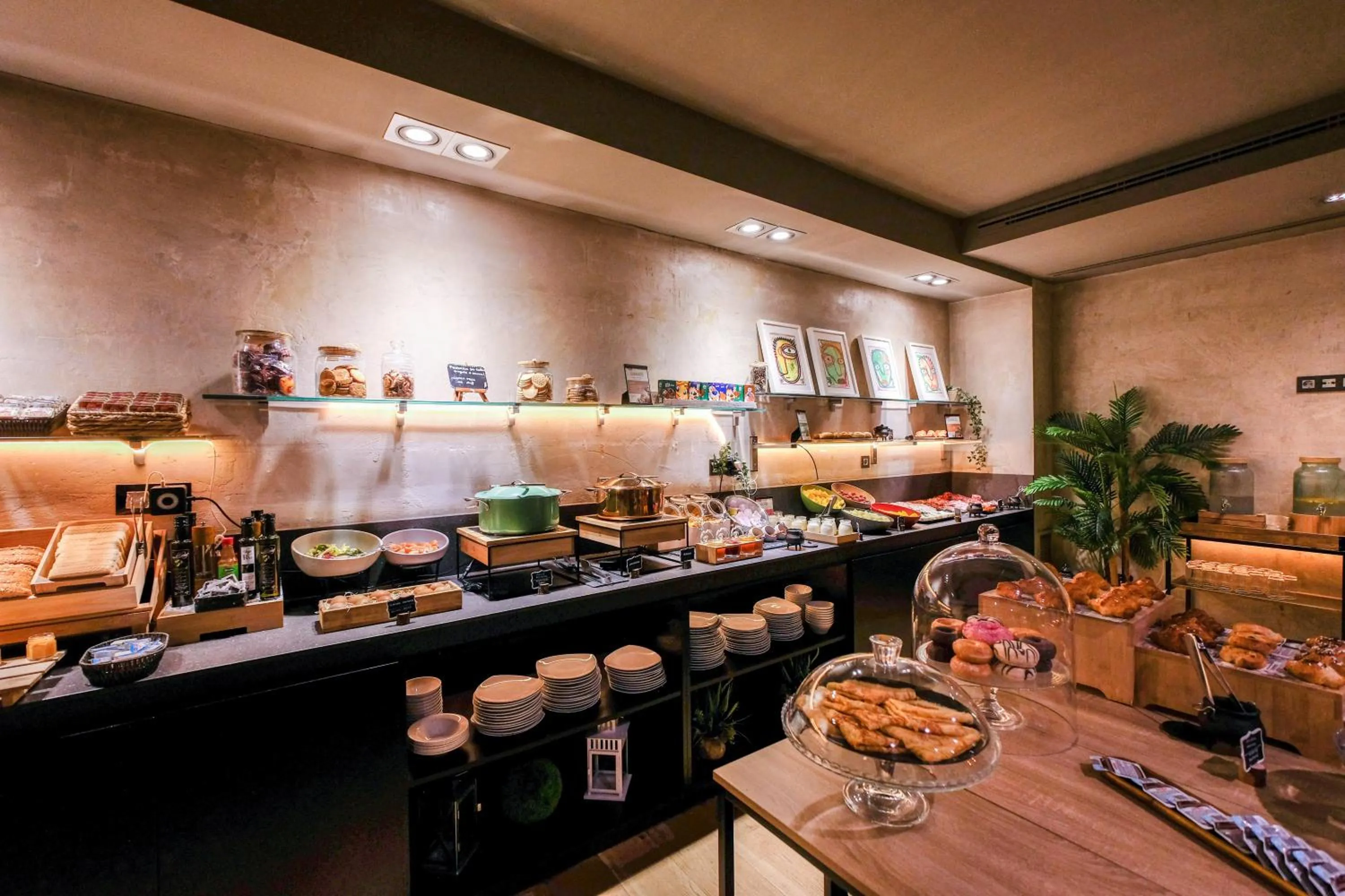 Buffet breakfast in Zenit Abeba