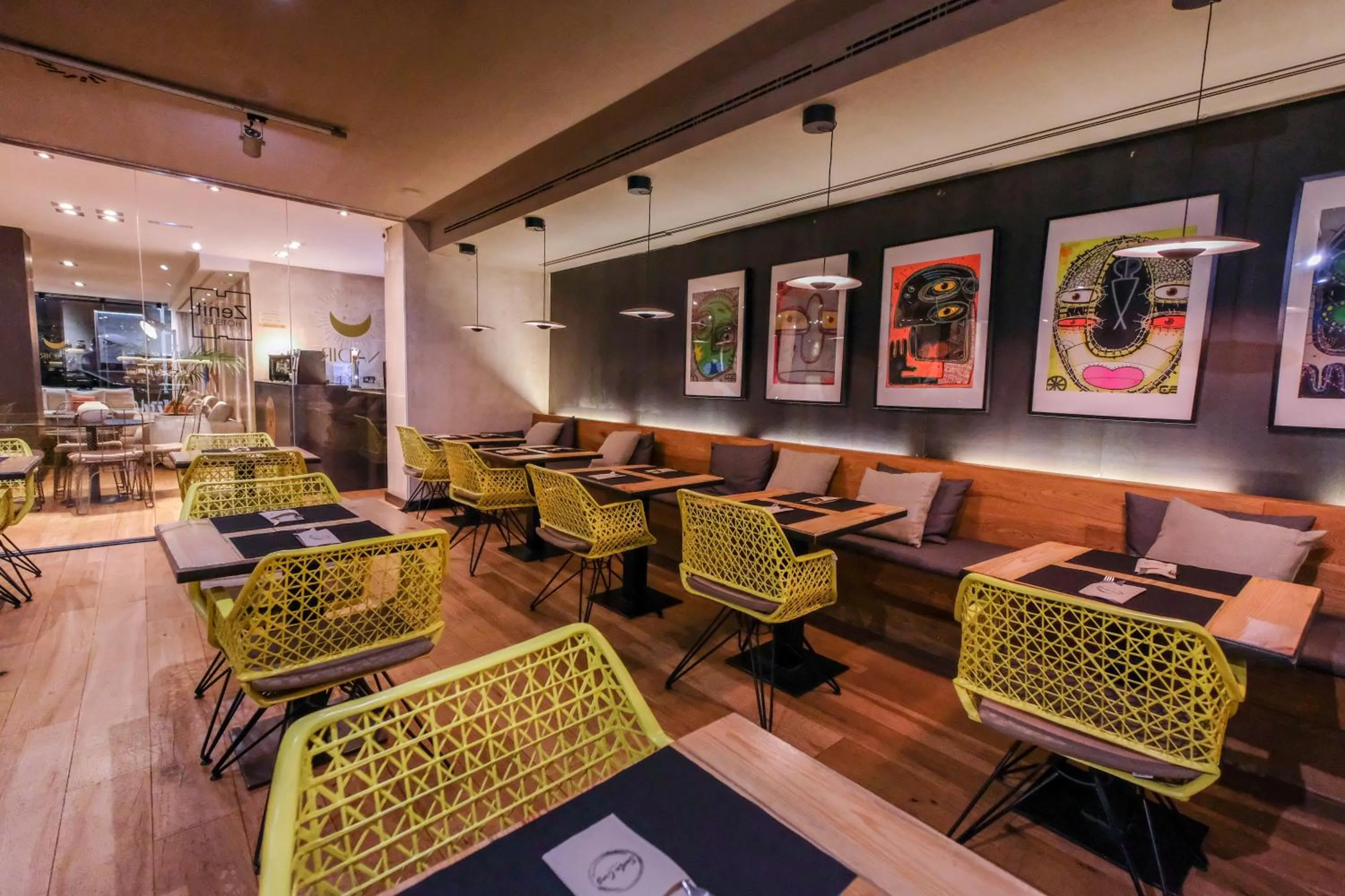 Restaurant/places to eat in Zenit Abeba