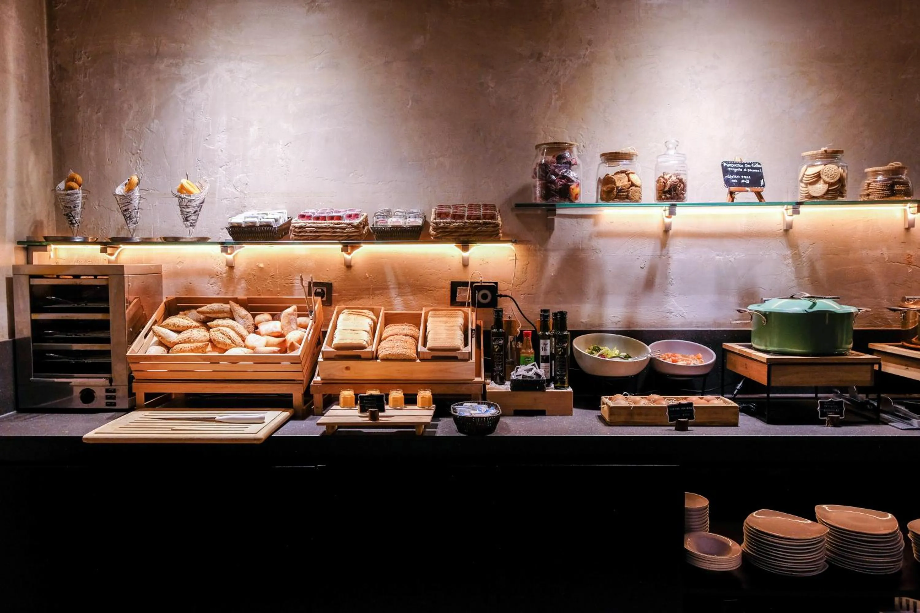 Buffet breakfast in Zenit Abeba