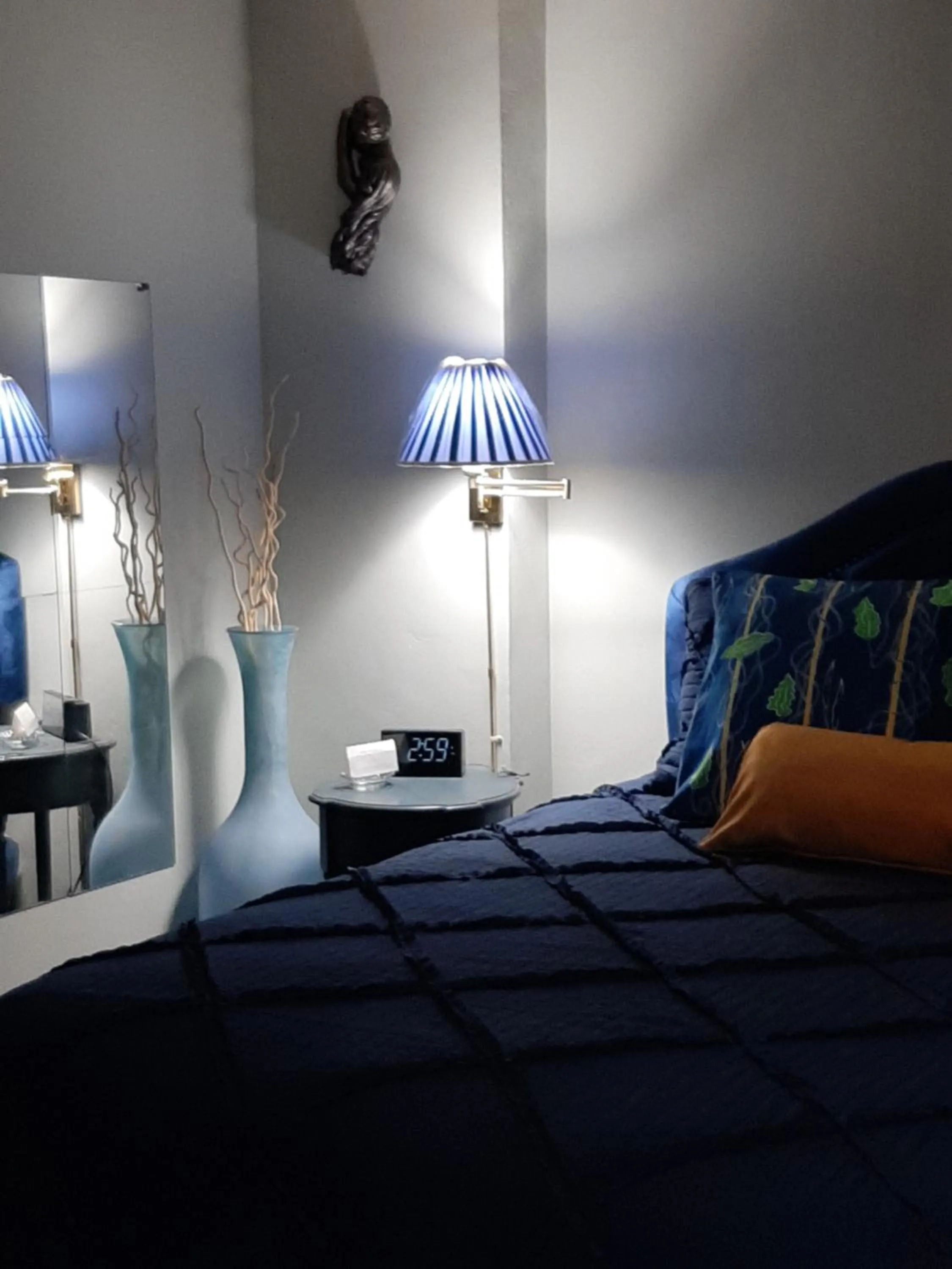 Photo of the whole room, Bed in THE NEW STAR MOTEL - 1950s Extended-Stay Lodging and Retreat Center